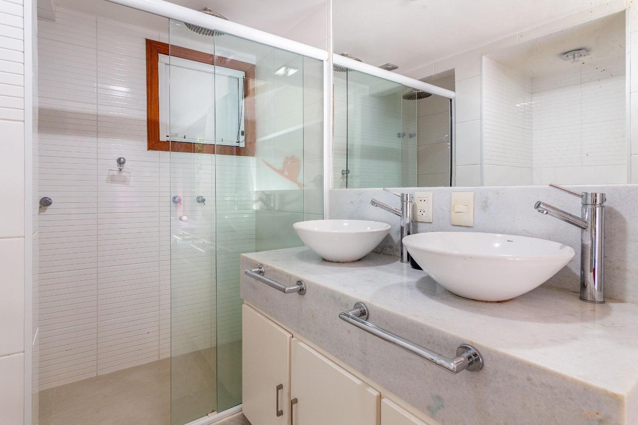 BZ62 Center! Large house, 5 suites and gourmet area