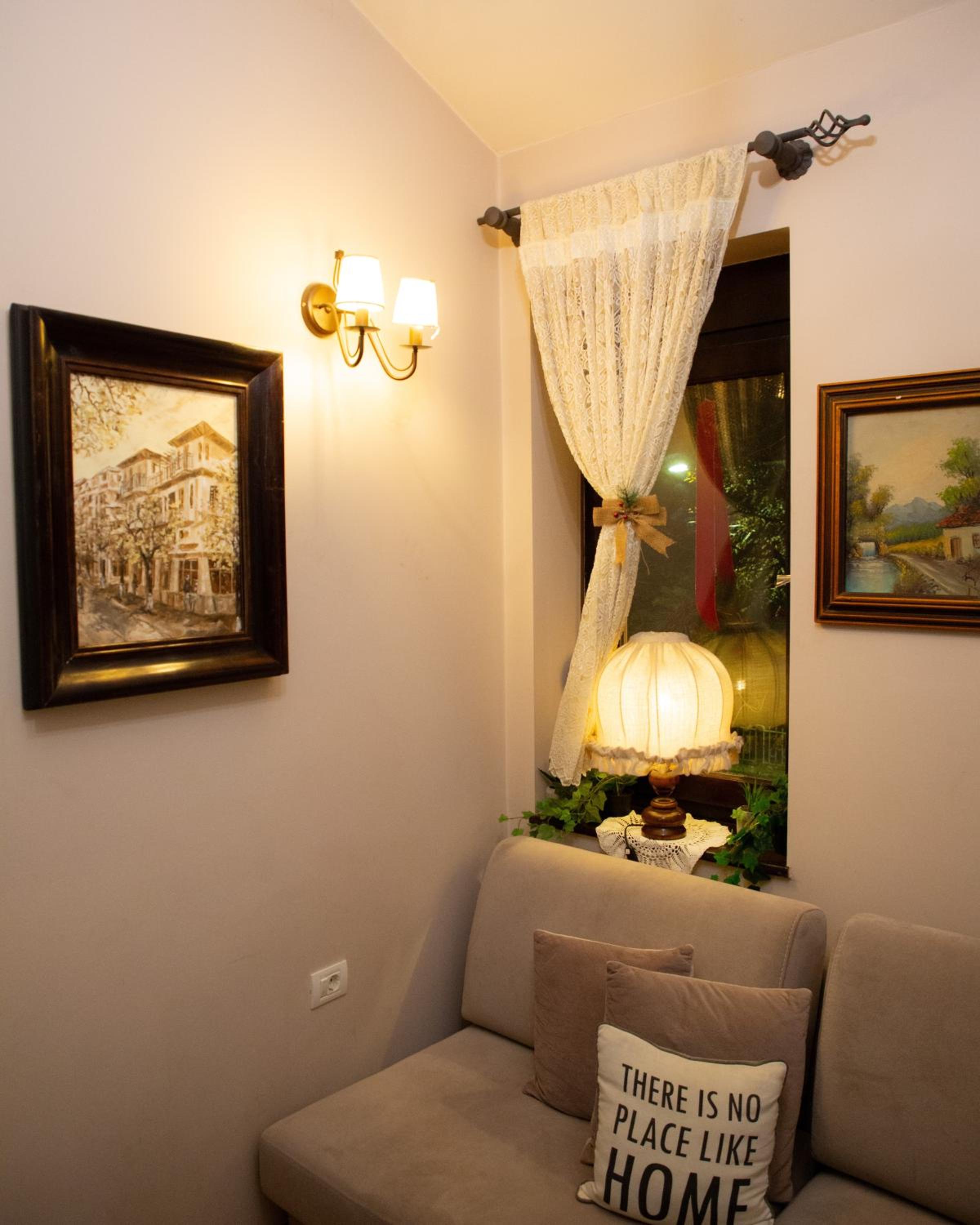 Villa Elezi 2