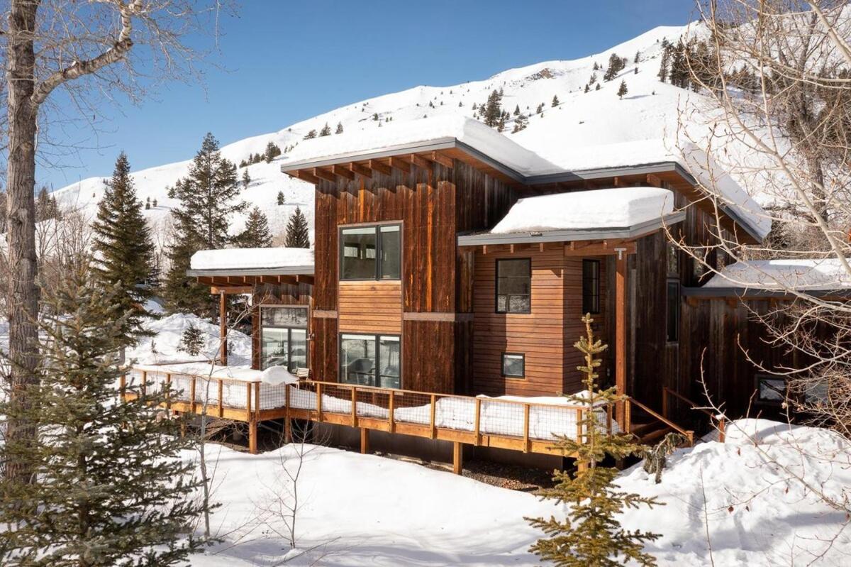 Ketchum Vacations - Rustic Modern Luxury Retreat with Hot Tub - Property Image 1