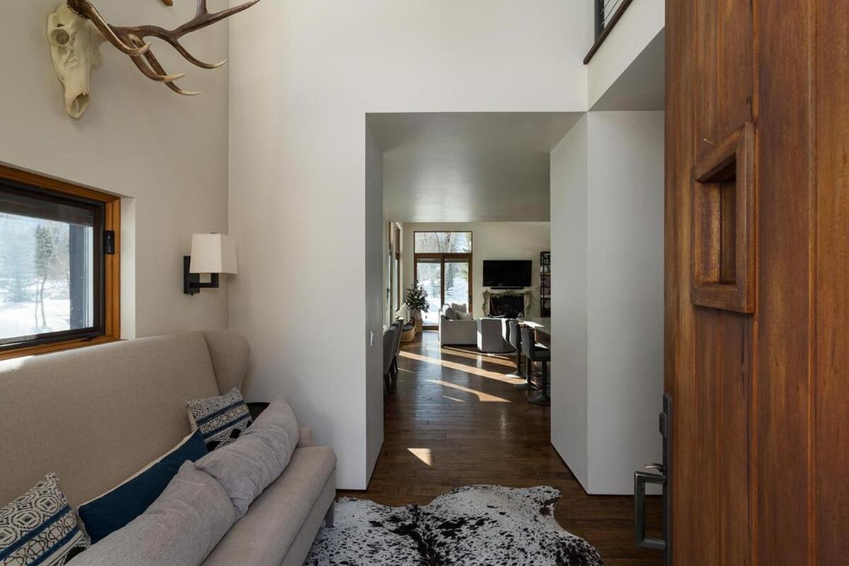 Ketchum Vacations - Rustic Modern Luxury Retreat with Hot Tub - Property Image 2