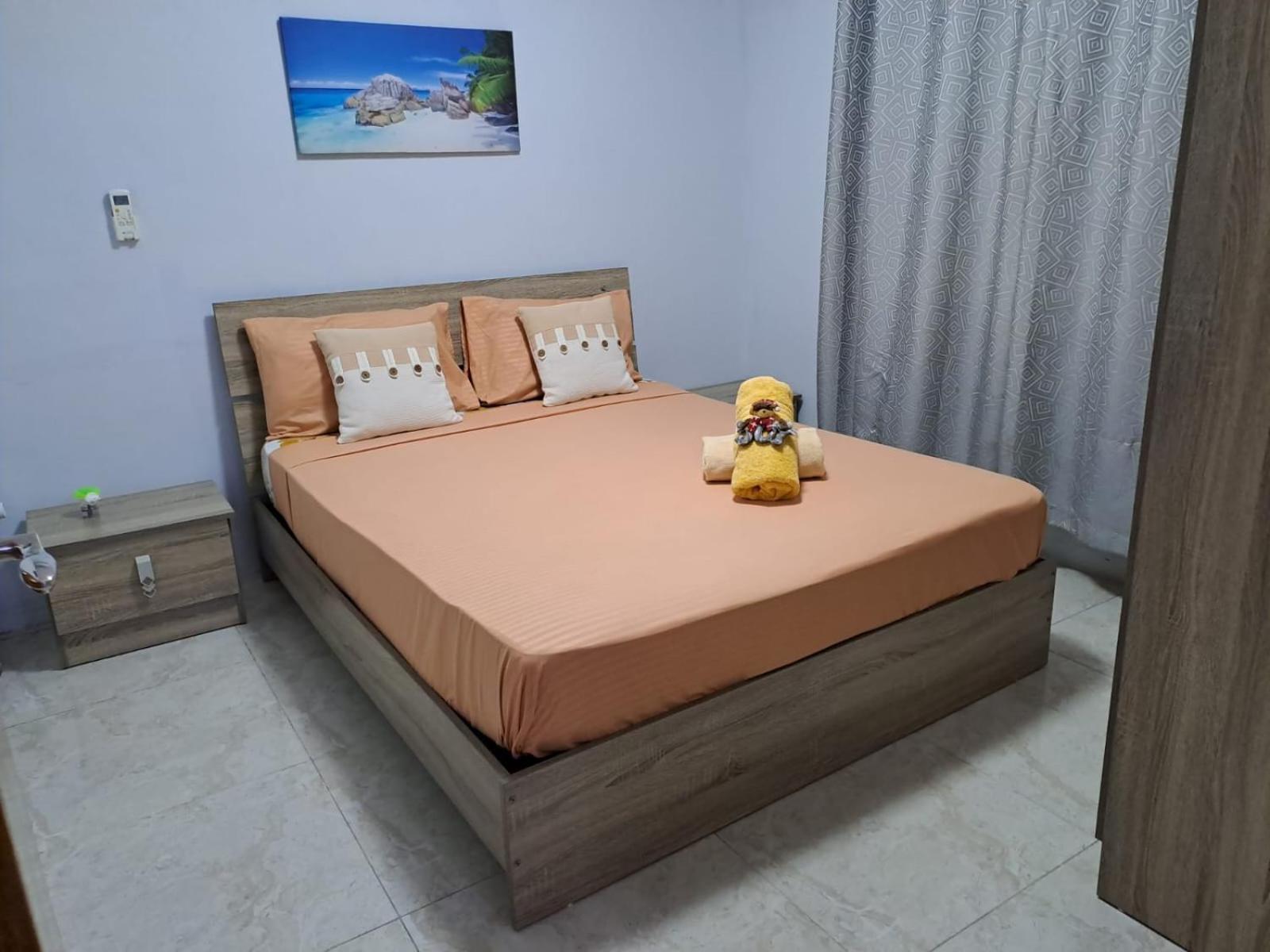 2BR Beach Apartment 3min Walk to Flic en Flac Beach with Pool Balcony AC