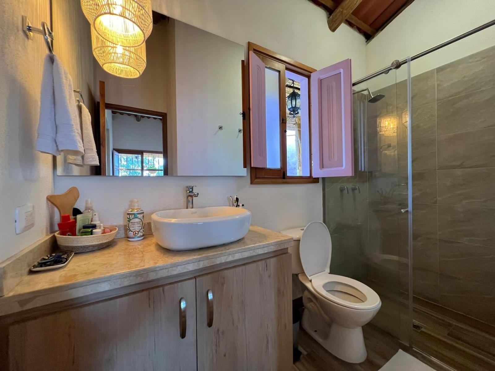 LA HERMOSA CASA AMARILLA