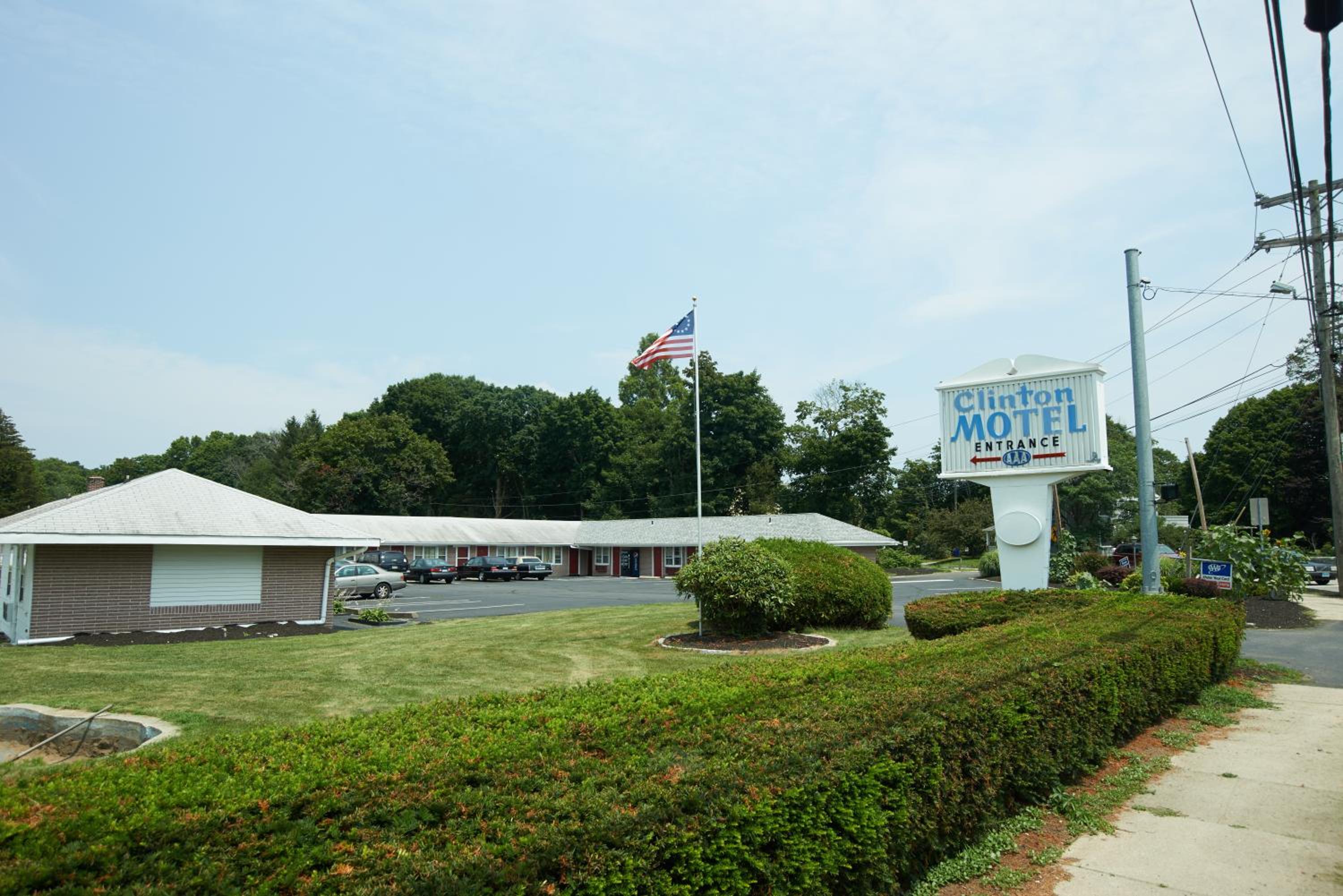 Clinton Vacations - Clinton Motel - Property Image 23