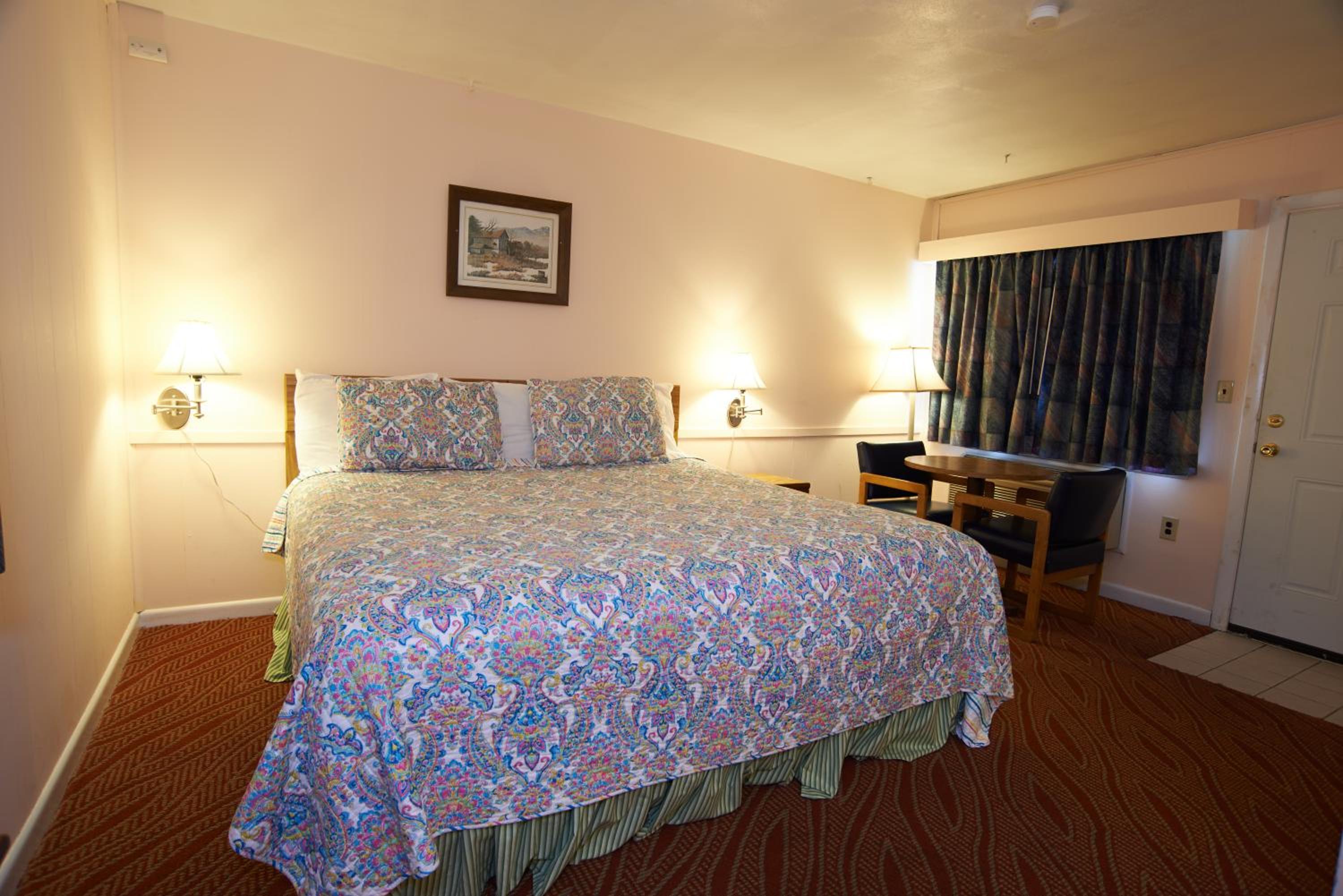 Clinton Vacations - Clinton Motel - Property Image 22