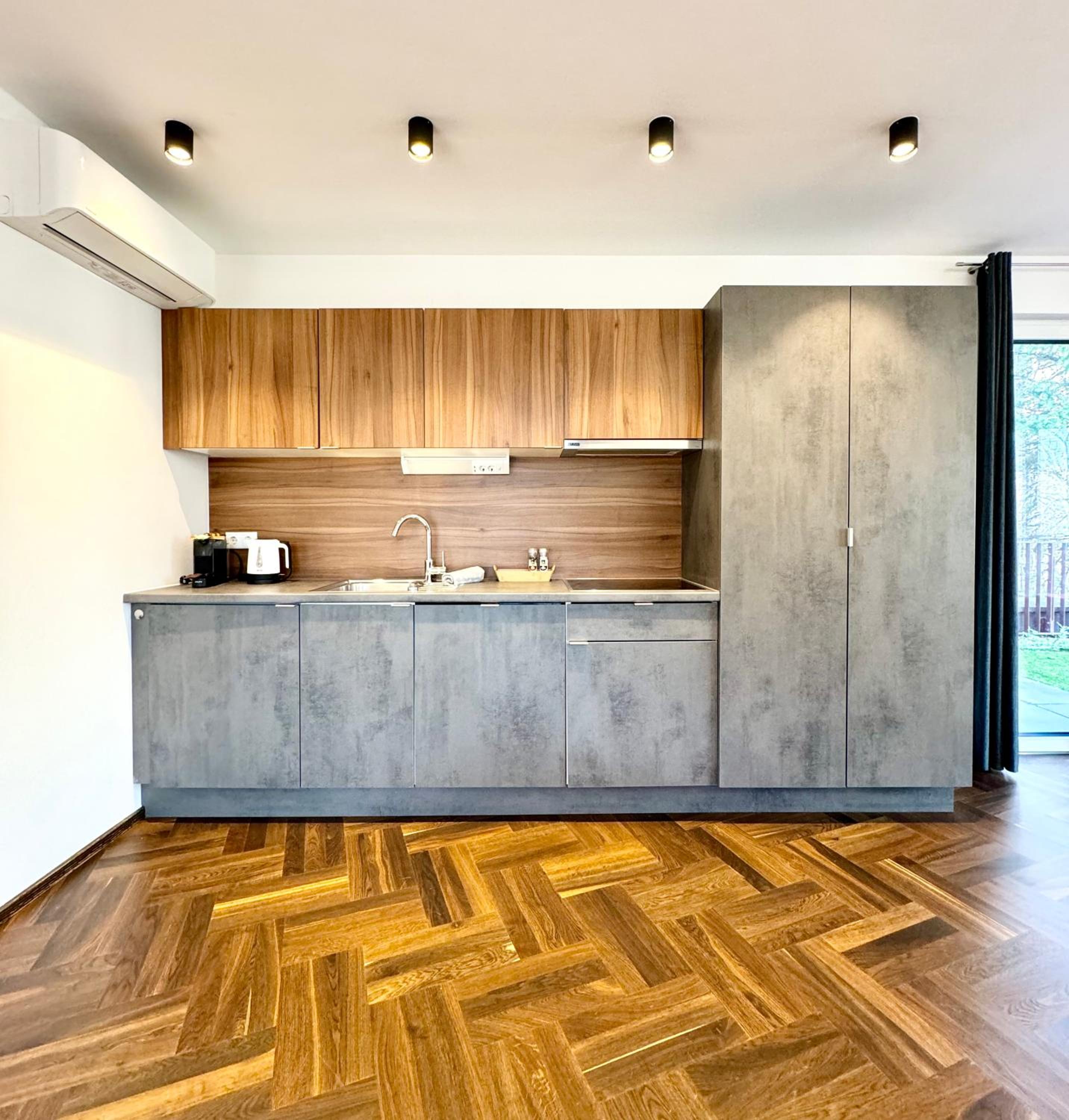 Möblierte Wohnung + Parkplatz und Terrasse