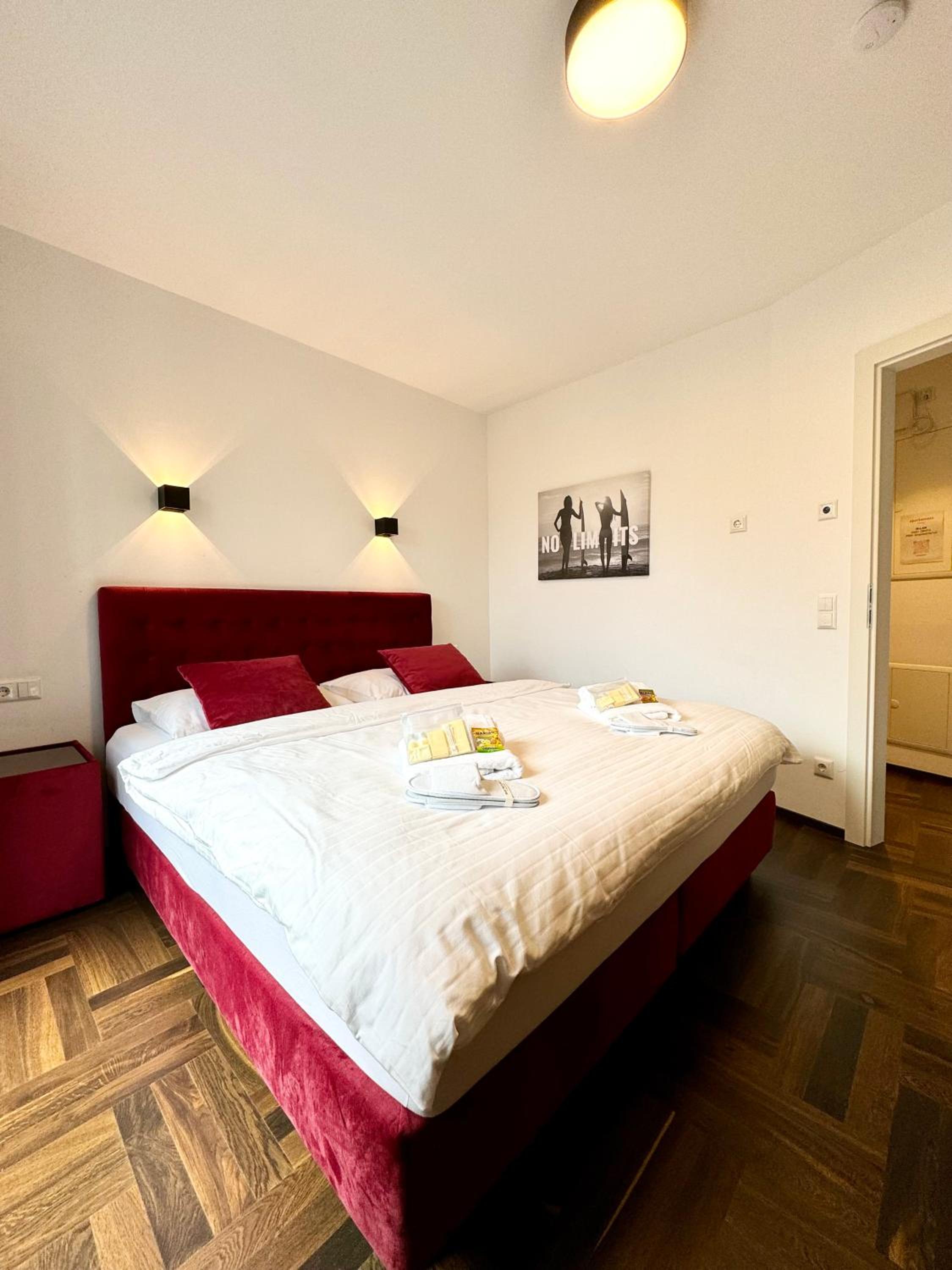 Möblierte Wohnung + Parkplatz und Terrasse