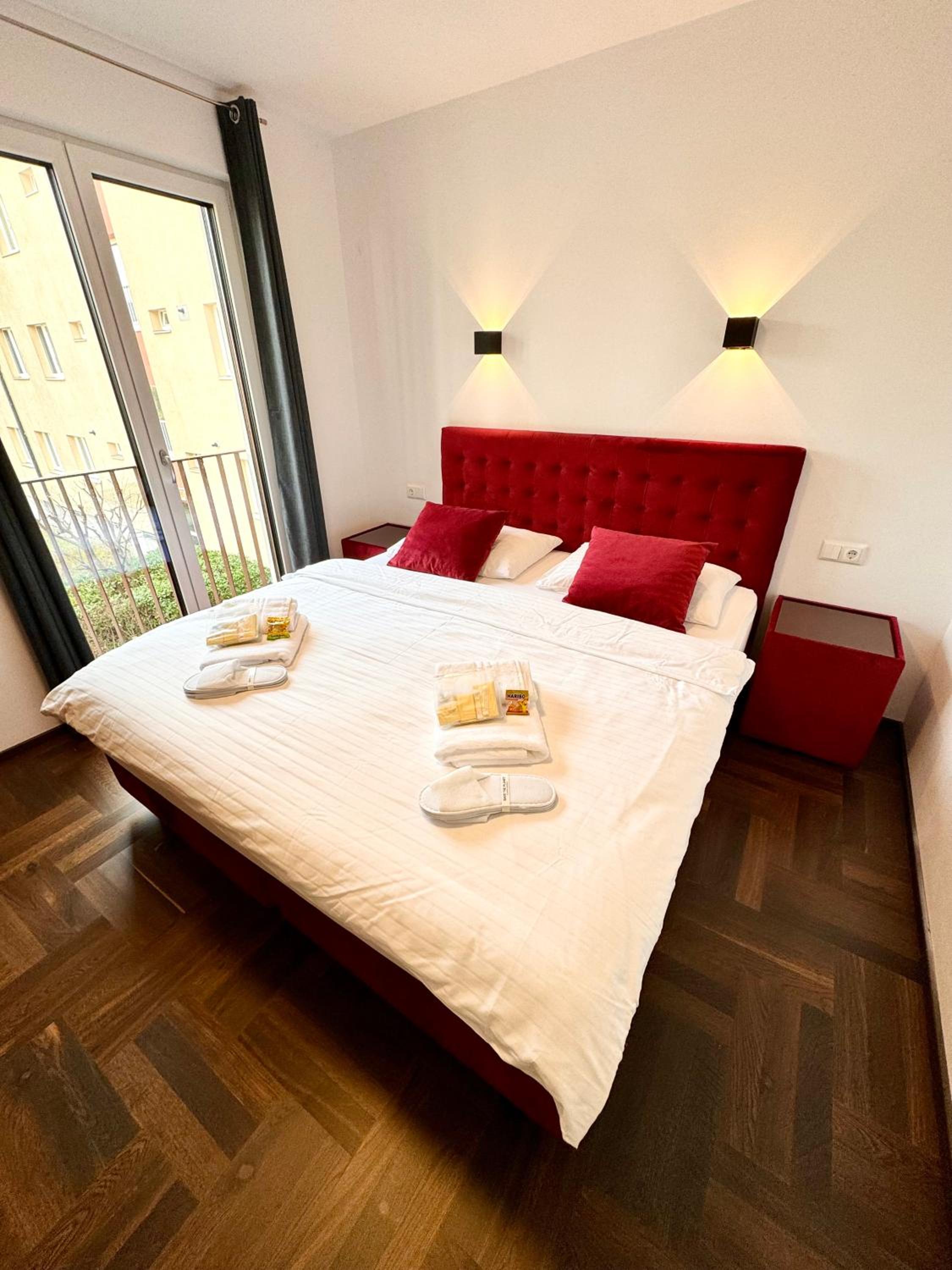 Möblierte Wohnung + Parkplatz und Terrasse