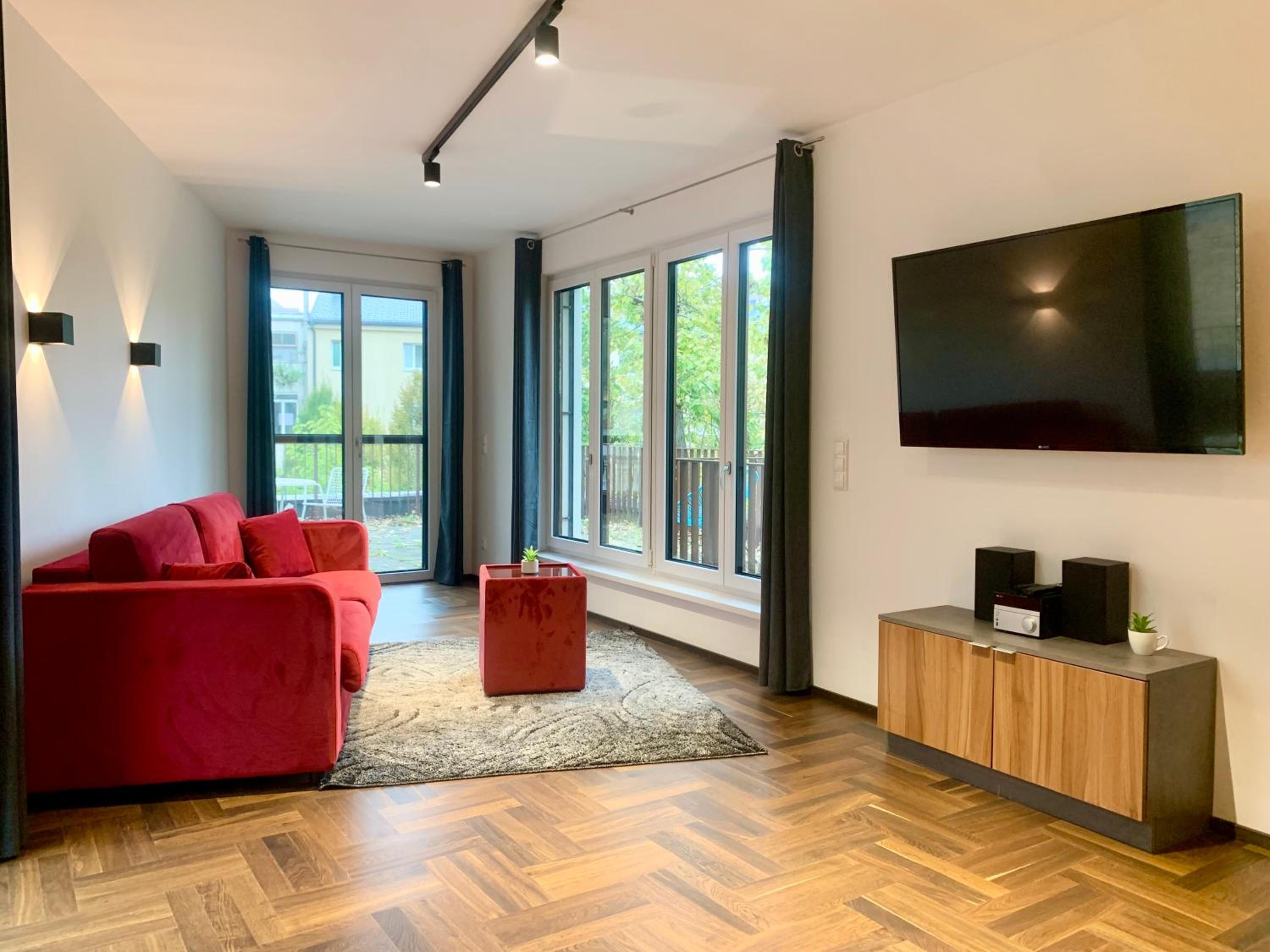 Möblierte Wohnung + Parkplatz und Terrasse