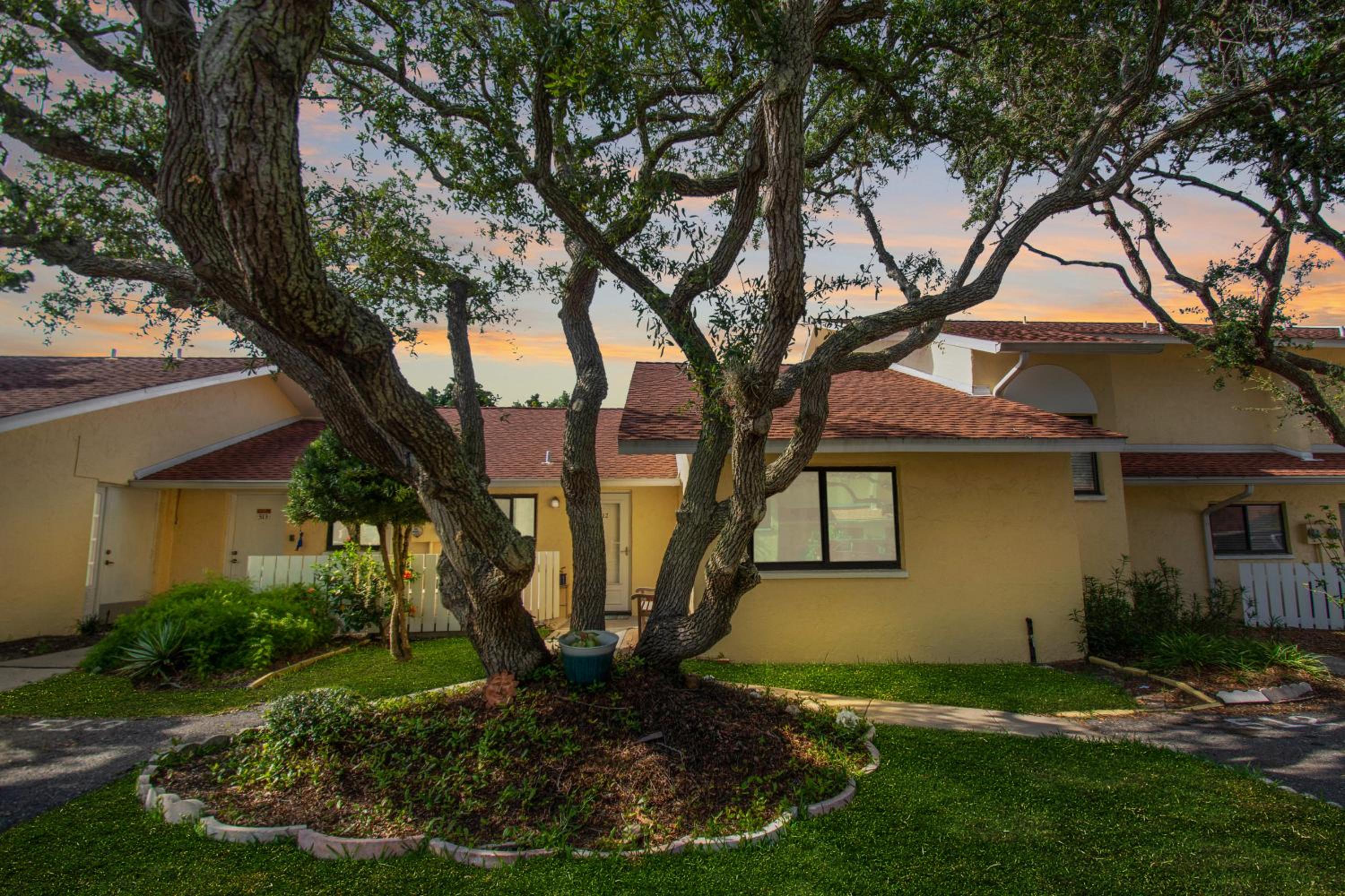 Hotel 2 Bed/2 Bath Beach Condo - Image 1