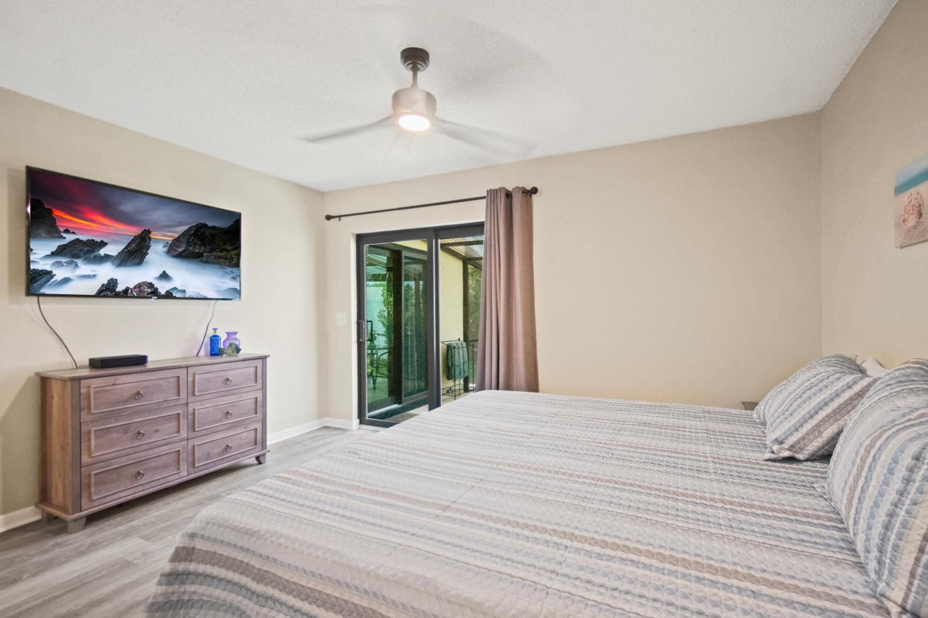 2 Bed/2 Bath Beach Condo view 4