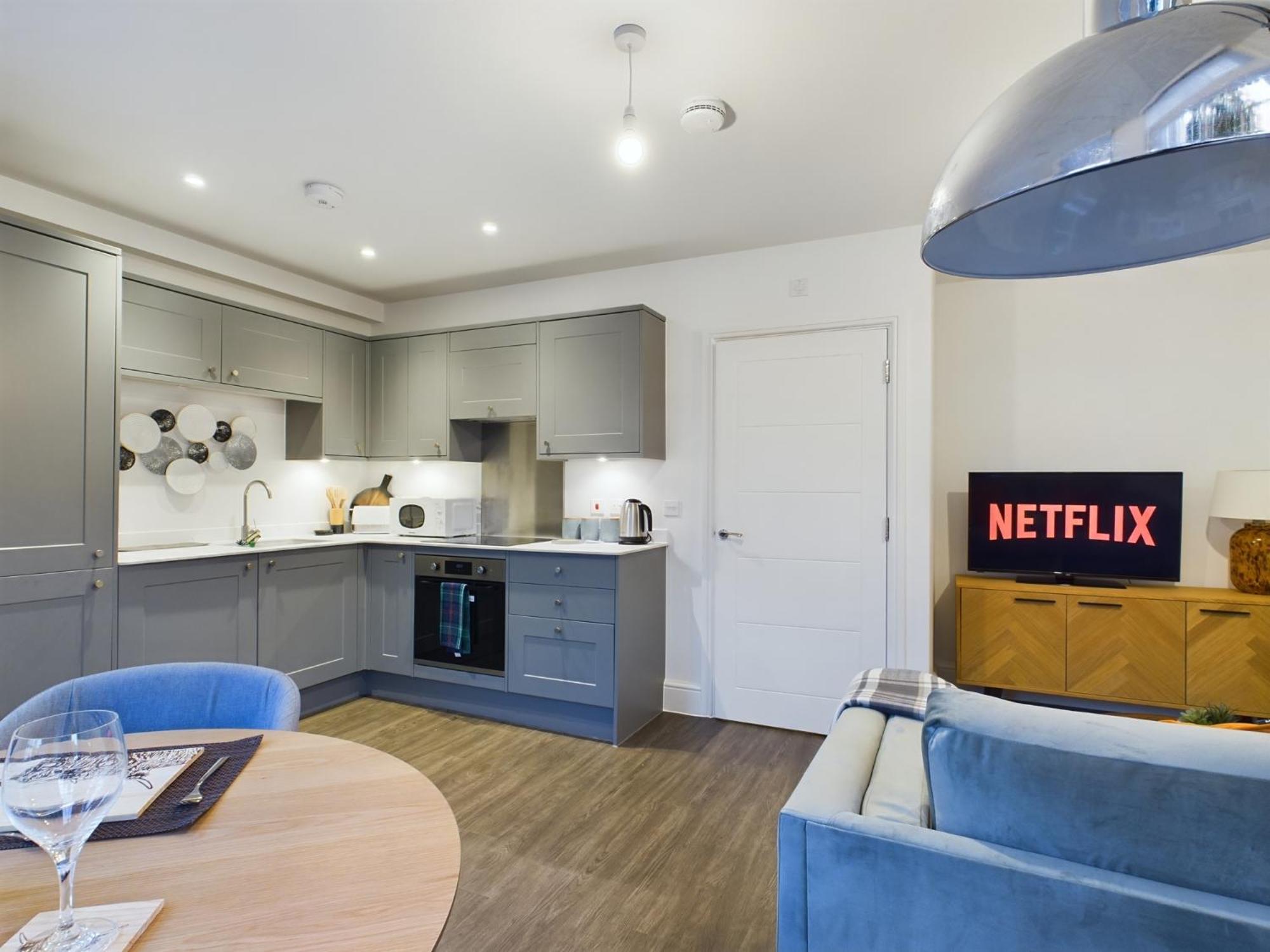 The Grove 1-Bed Cheltenham Town Centre Apartment with Private Parking view 2