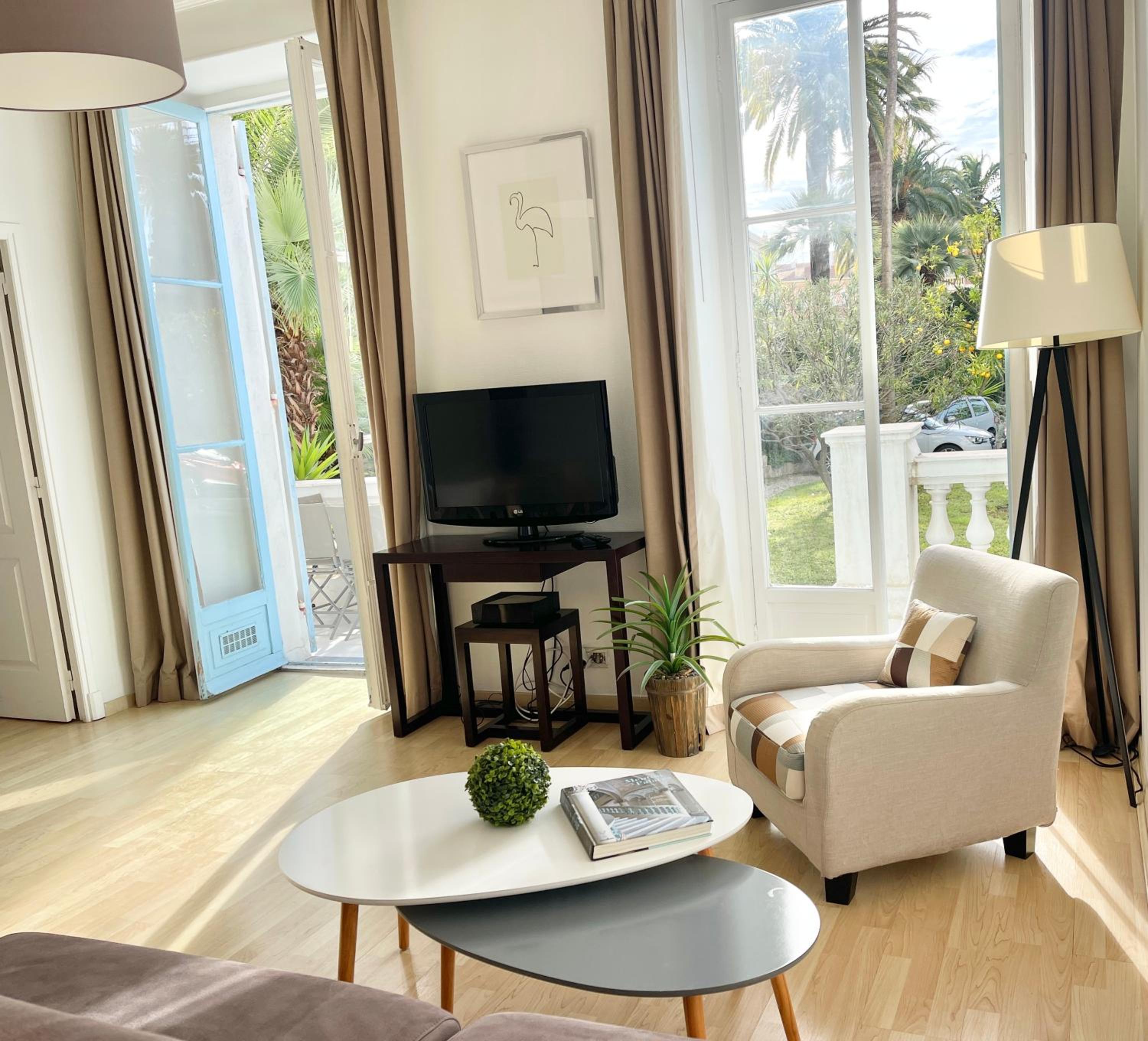 L'Orient Palace Apartments