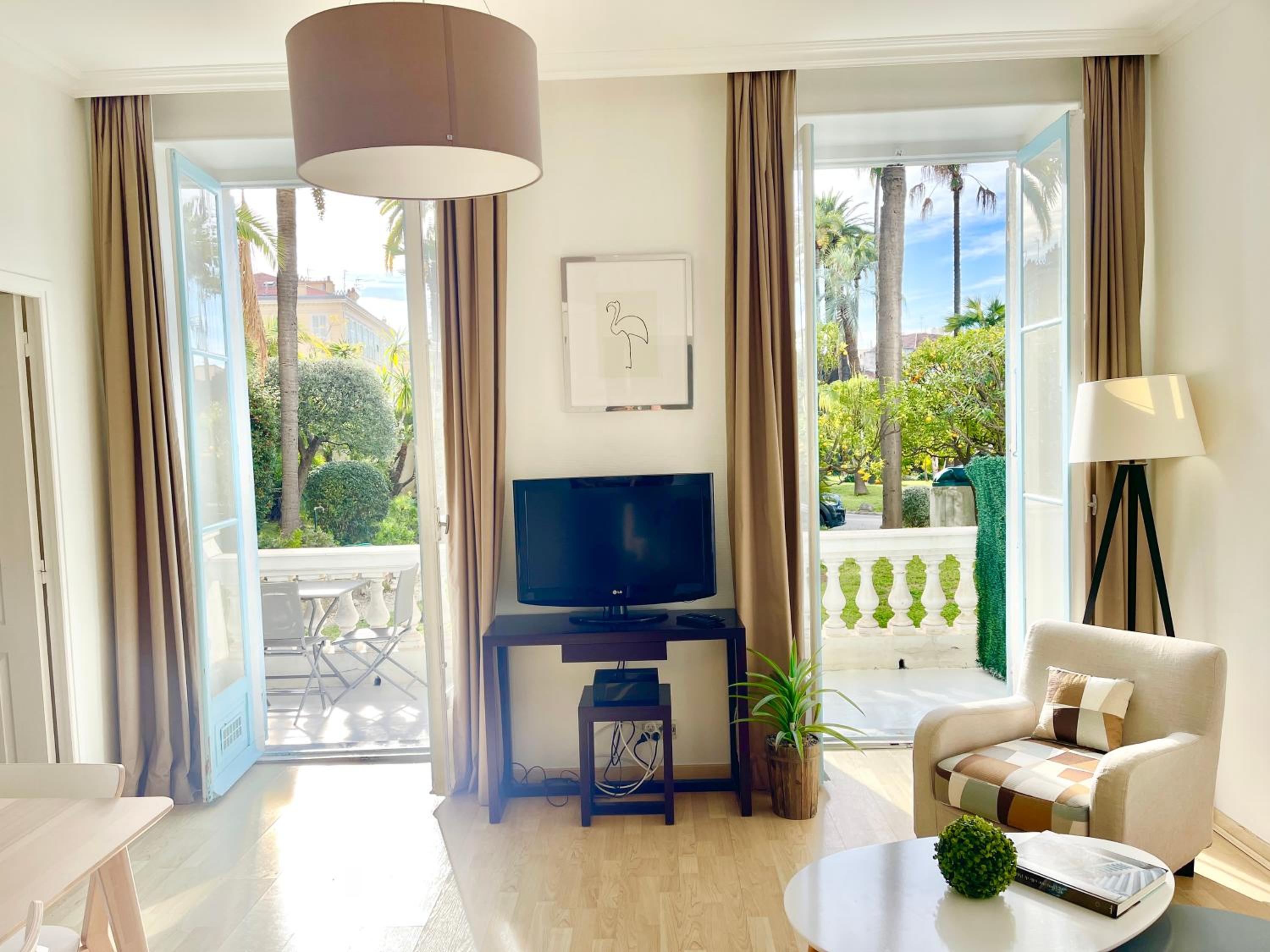 L'Orient Palace Apartments