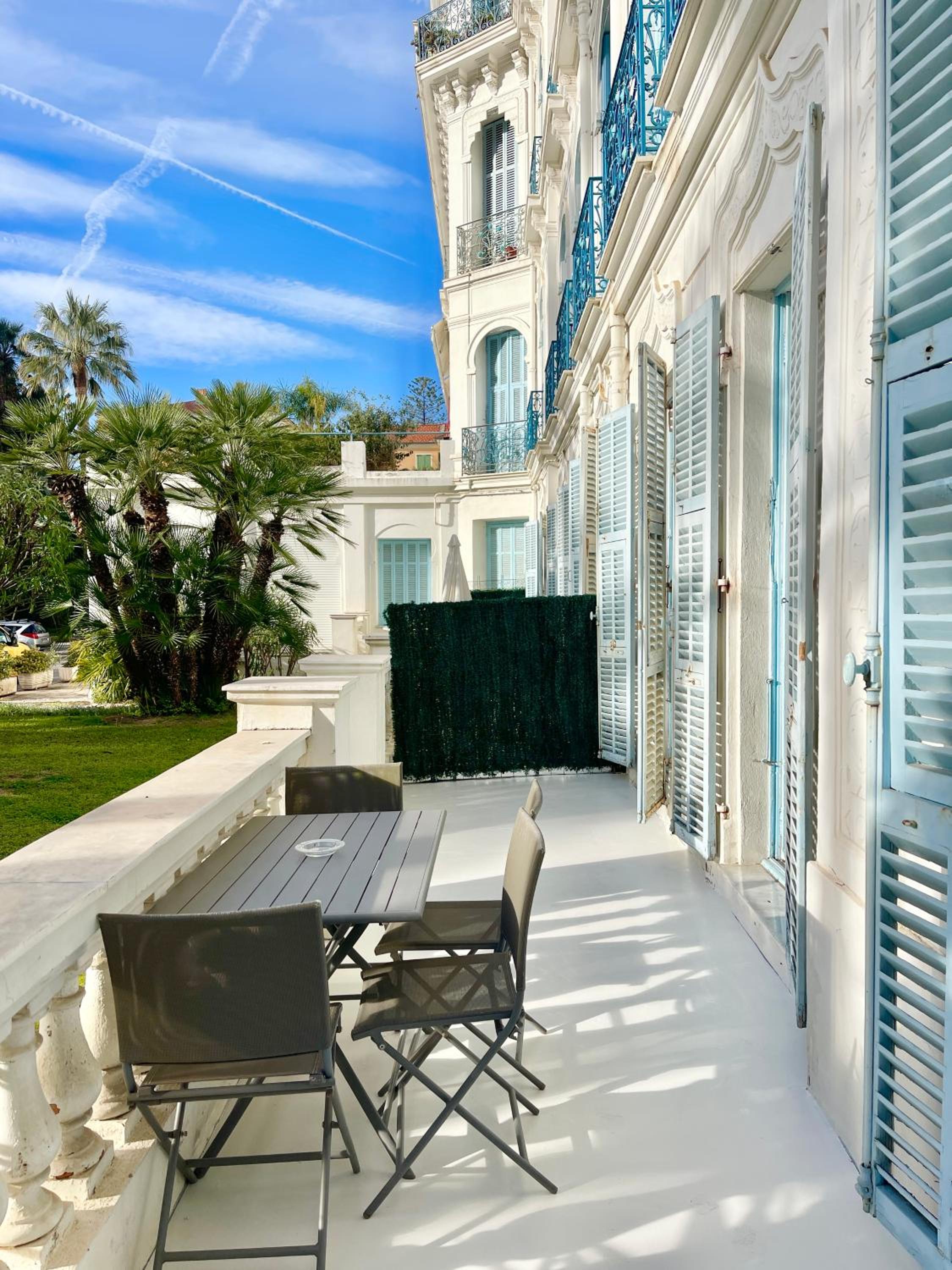 L'Orient Palace Apartments