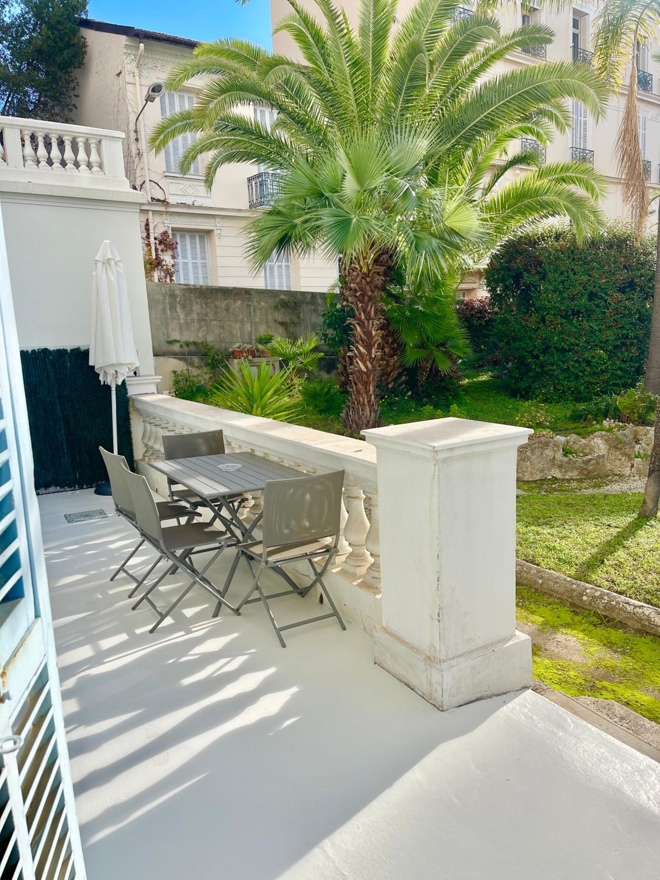 L'Orient Palace Apartments