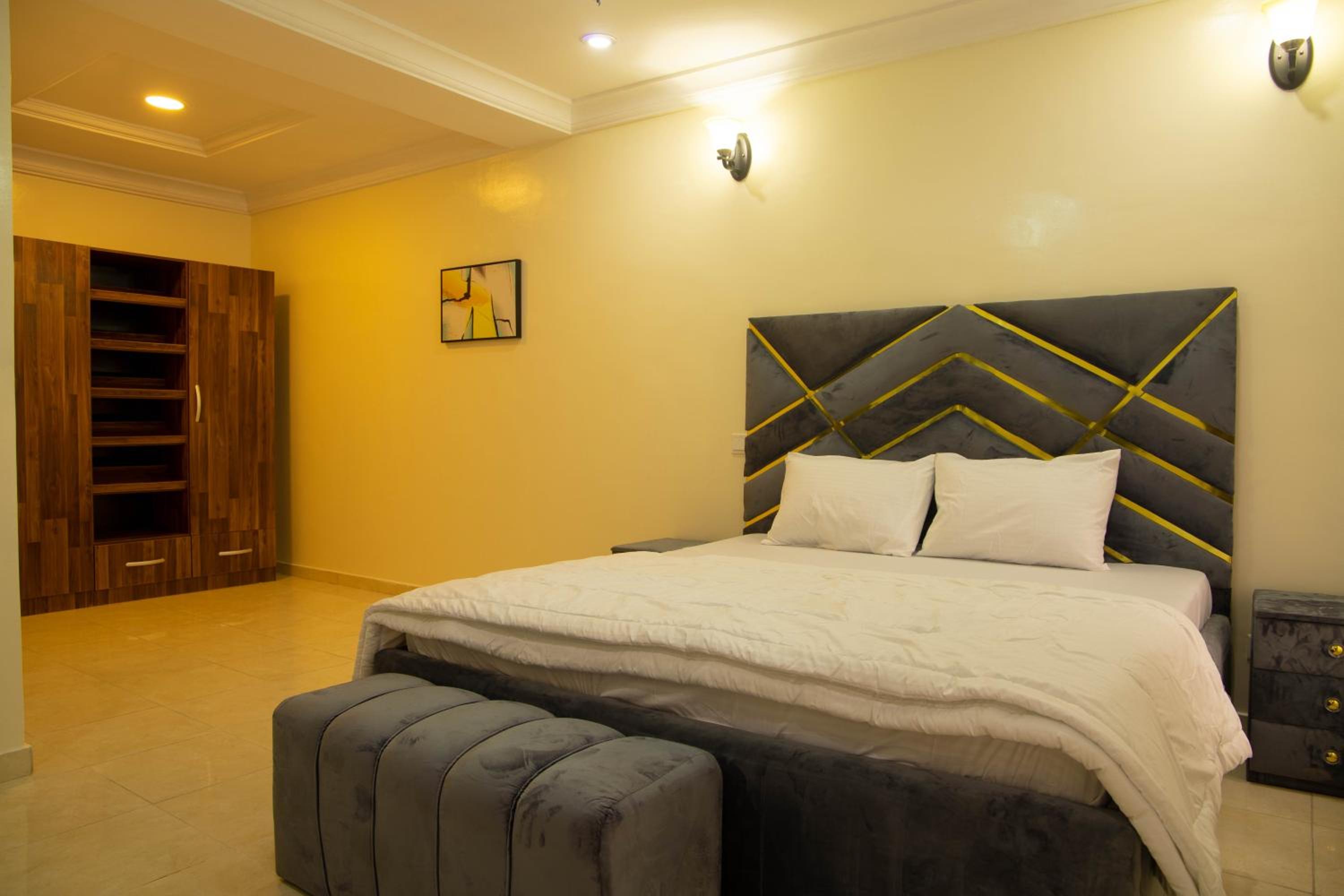 House 4 Guest House & Apartments view 3