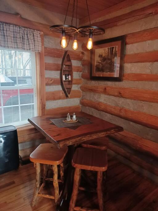 The Pine Knot Cabin