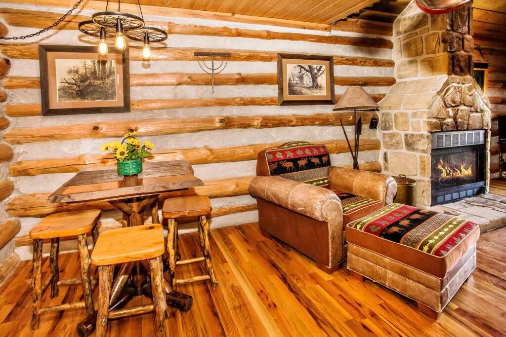 The Pine Knot Cabin