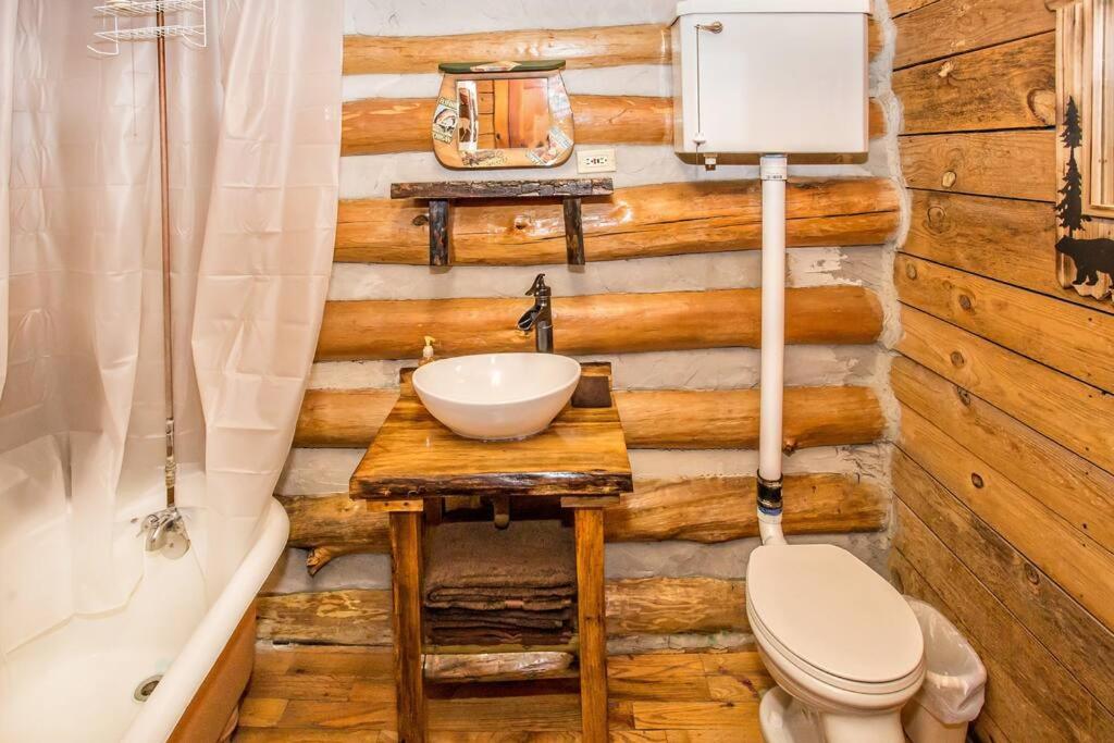 The Pine Knot Cabin