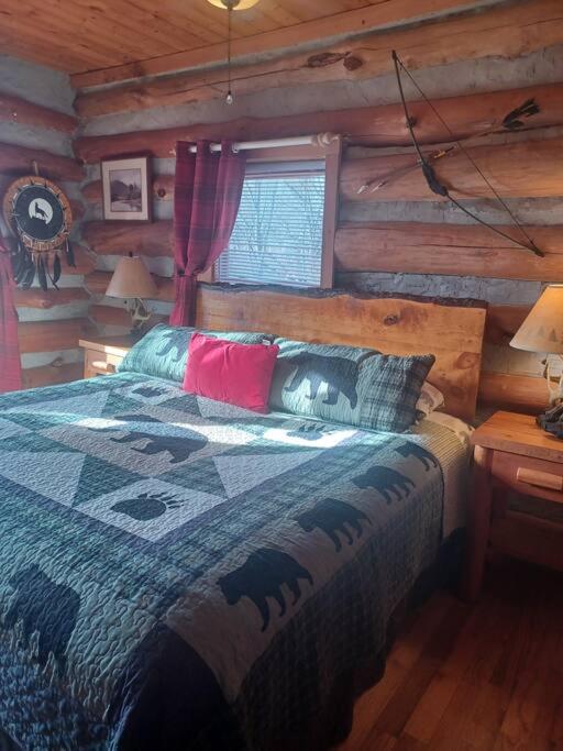 The Pine Knot Cabin