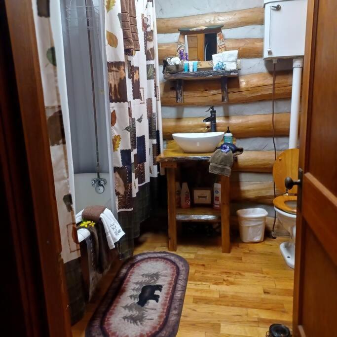 The Pine Knot Cabin