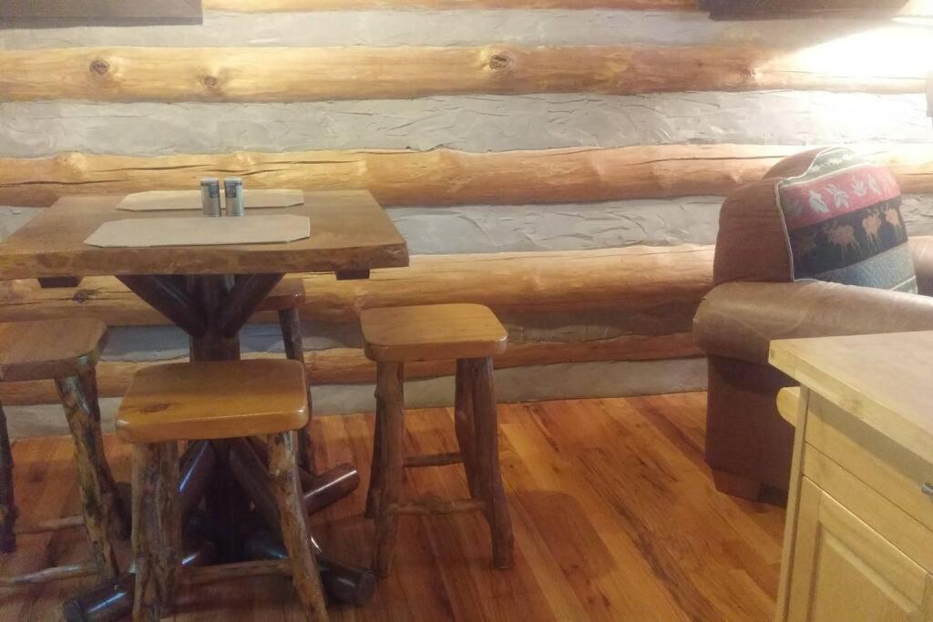 The Pine Knot Cabin