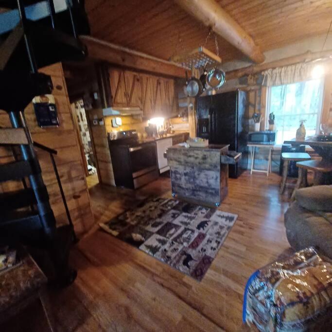 The Pine Knot Cabin