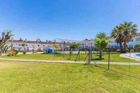 Casa grande , piscina y garaje