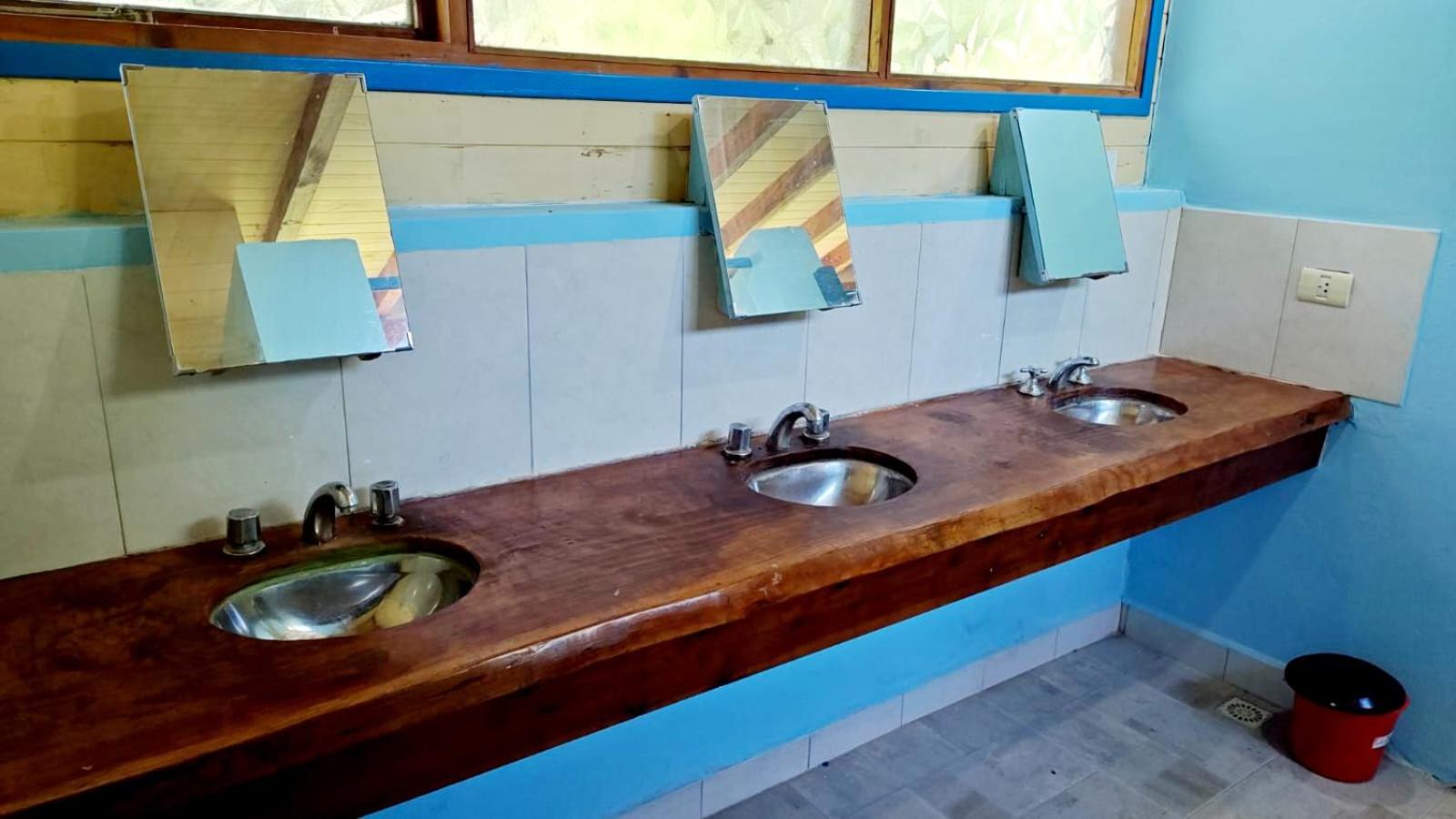 Hostel,Dormis y Camping Costa Bolsón