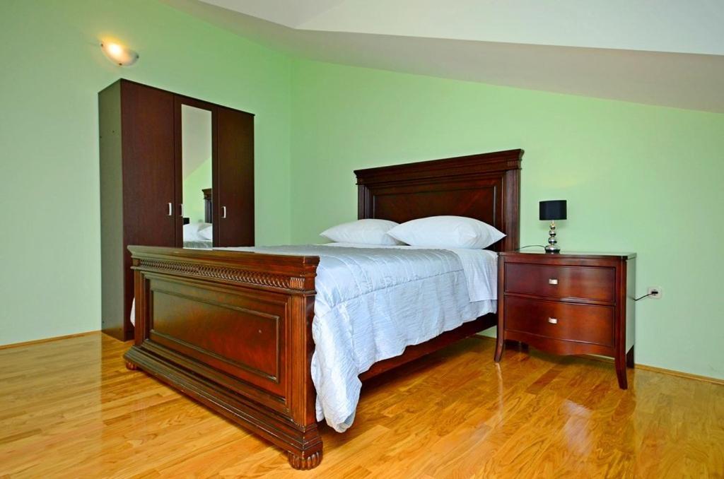 Apartment Luxury Cream