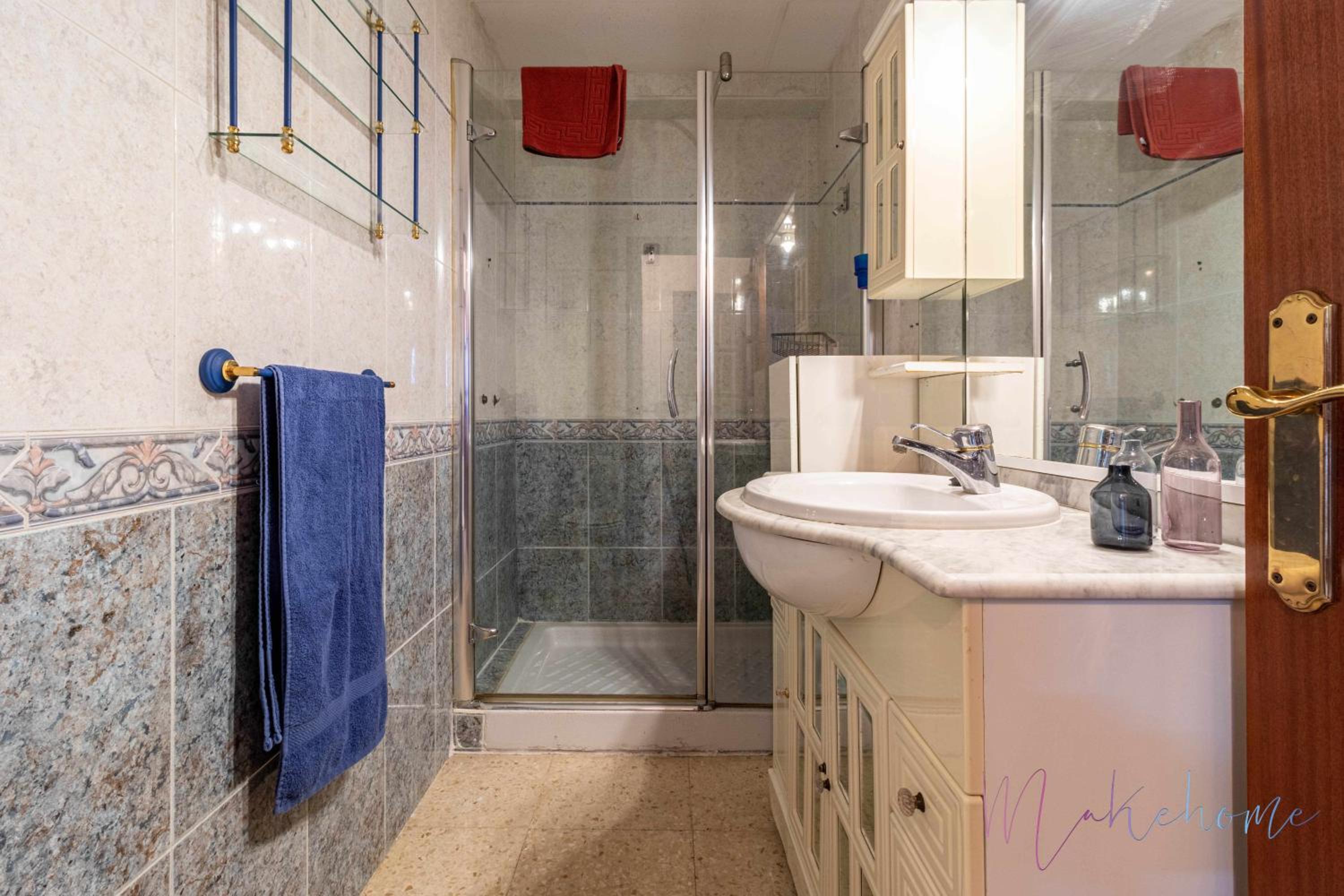 Casa grande , piscina y garaje