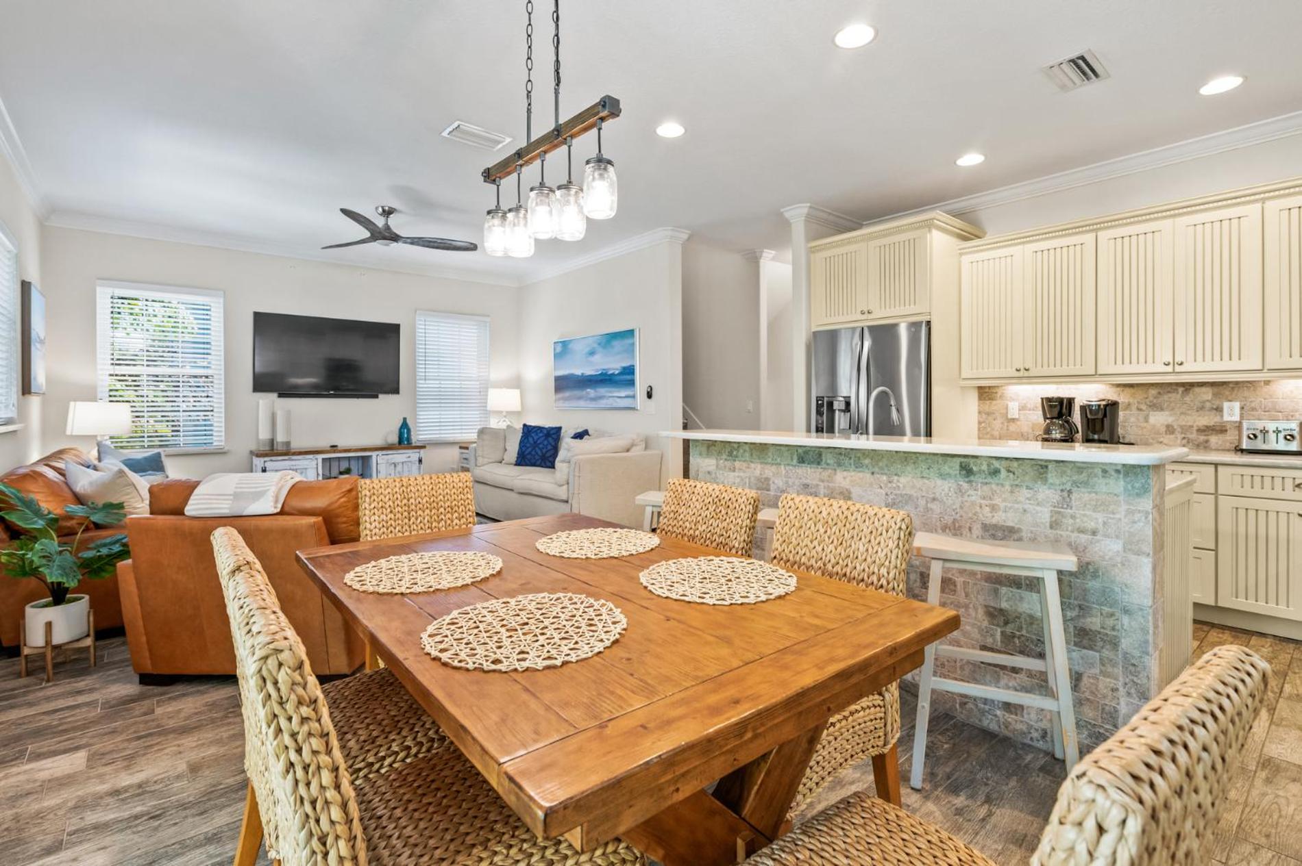 Serenity Now - Newly Listed Holmes Beach Beauty. Heated Pool with Sun Shelf view 5