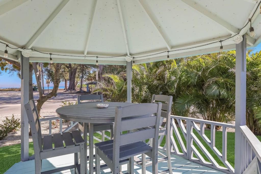 Shores Nice - Renovated Pristine Modern Beach Cottage w Peek-A-Boo Bay Views view 4