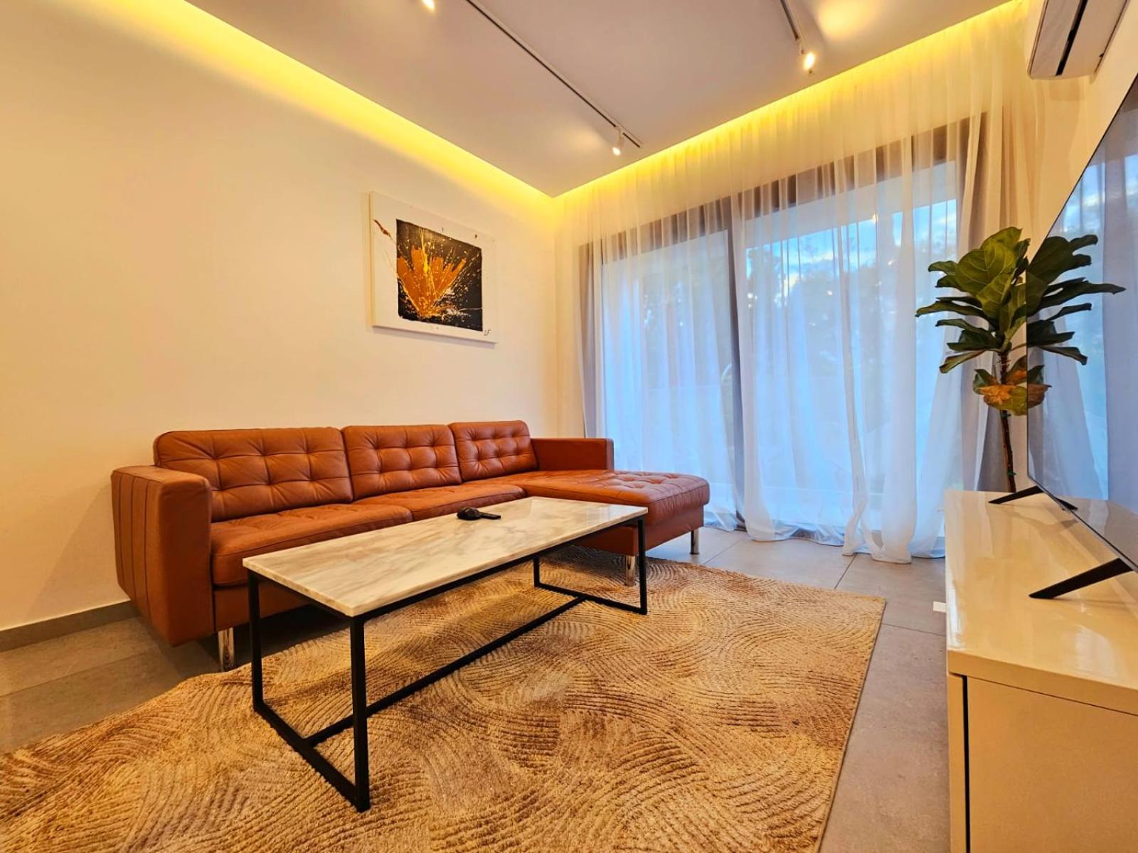 2 Bedrooms Beach Apartment