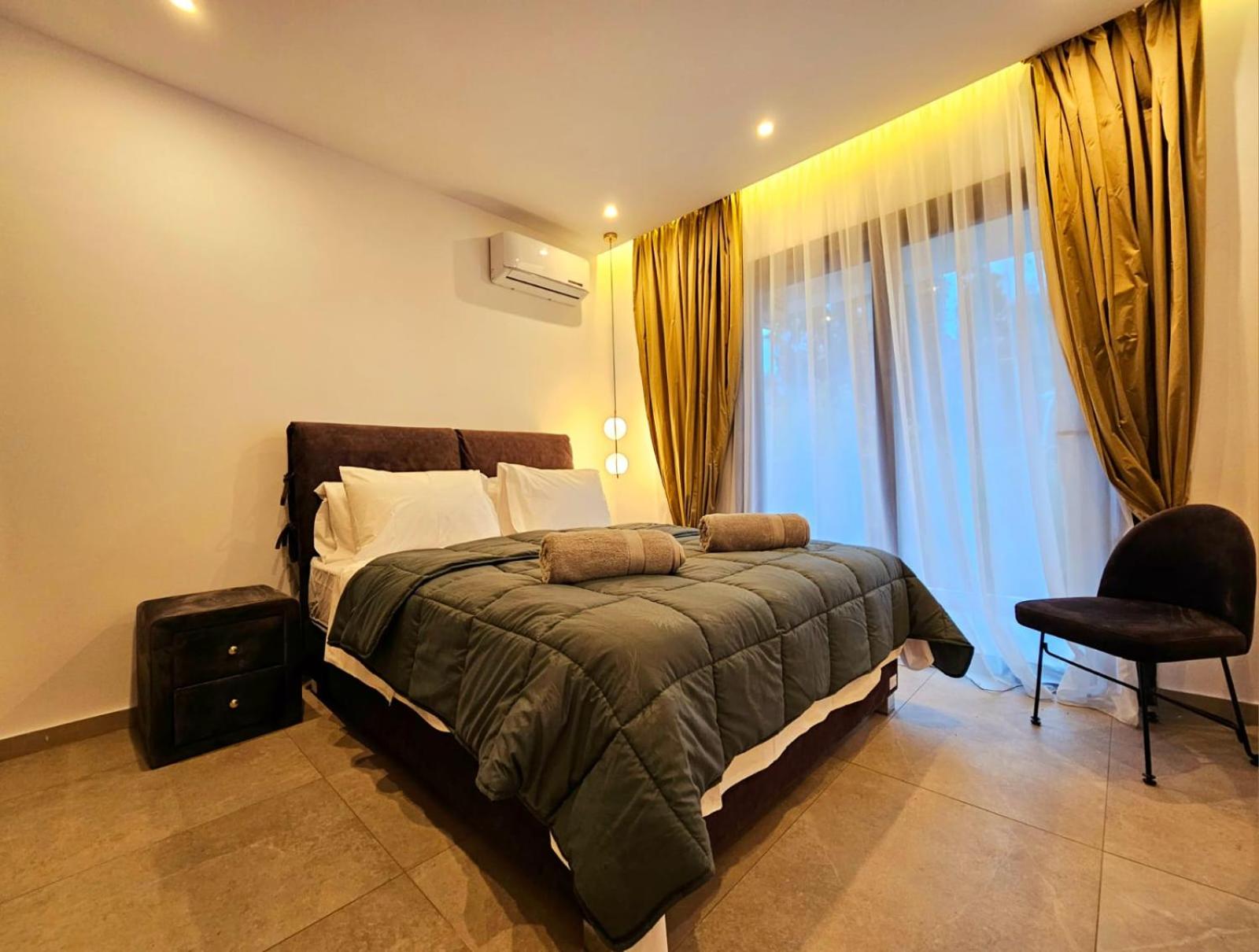 2 Bedrooms Beach Apartment