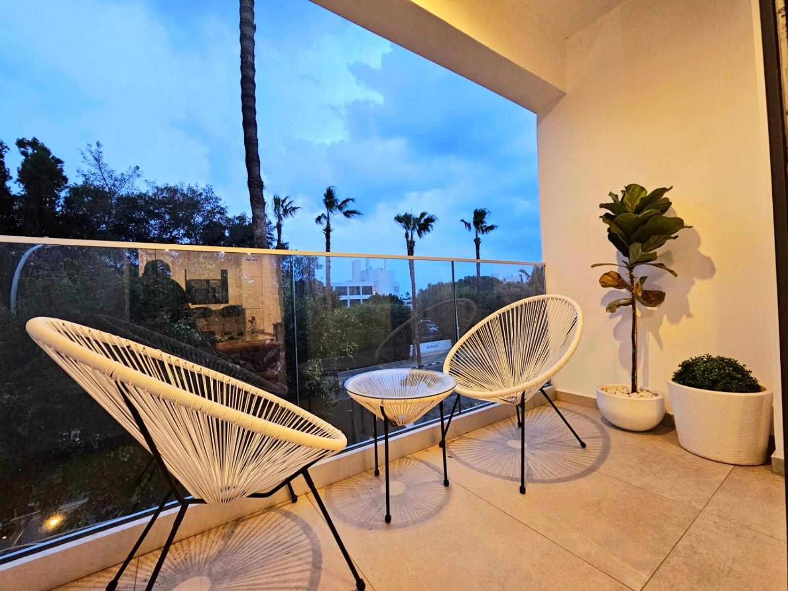 2 Bedrooms Beach Apartment