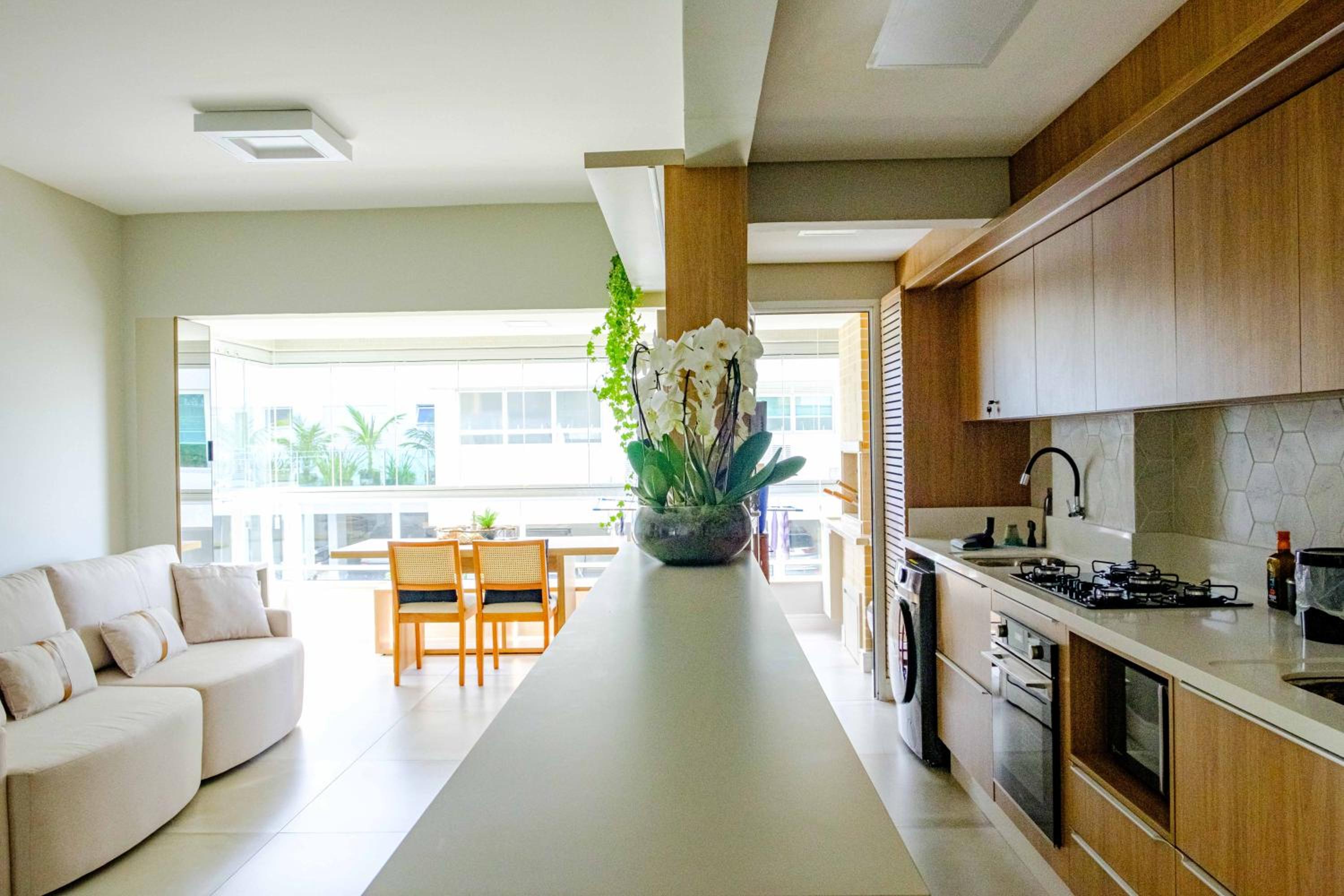 Essence Life Residence com Vista Mar, apartamento completo com 2 quartos em Condomínio Clube a 100 metros da Praia do Campeche, Florianópolis