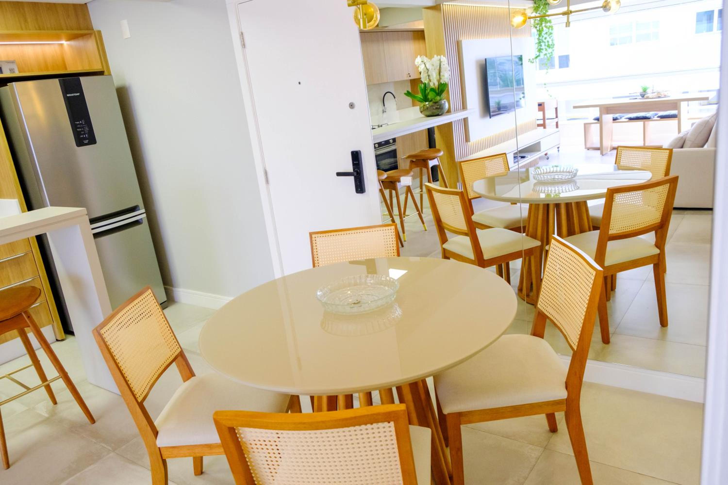 Essence Life Residence com Vista Mar, apartamento completo com 2 quartos em Condomínio Clube a 100 metros da Praia do Campeche, Florianópolis