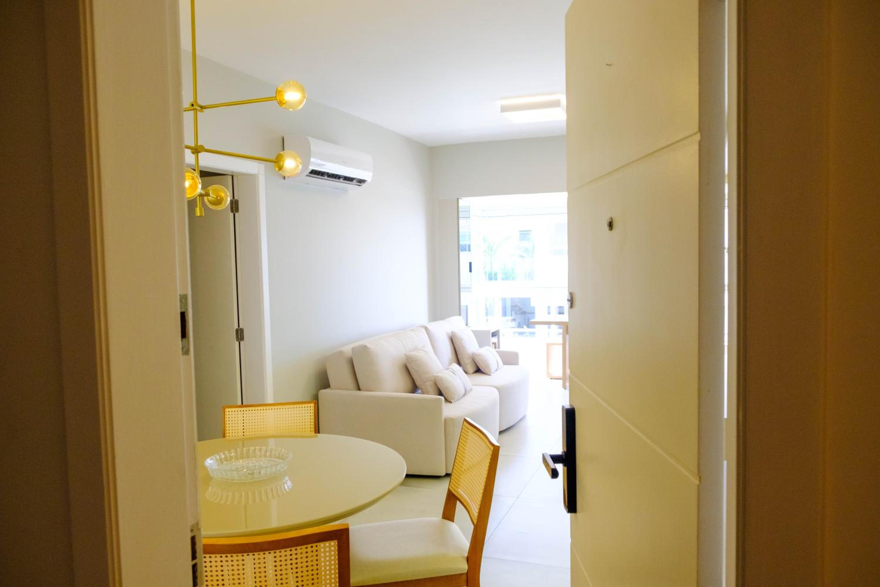 Essence Life Residence com Vista Mar, apartamento completo com 2 quartos em Condomínio Clube a 100 metros da Praia do Campeche, Florianópolis