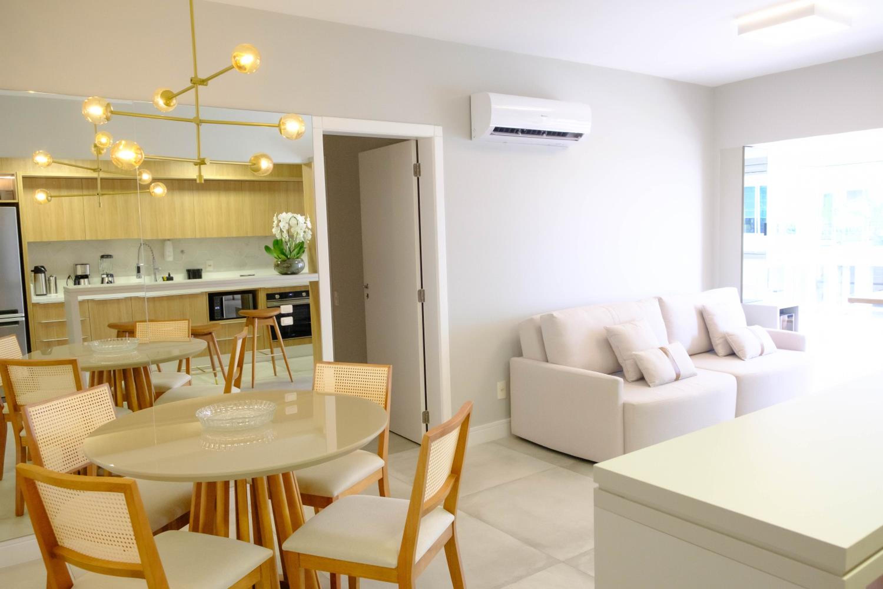 Essence Life Residence com Vista Mar, apartamento completo com 2 quartos em Condomínio Clube a 100 metros da Praia do Campeche, Florianópolis
