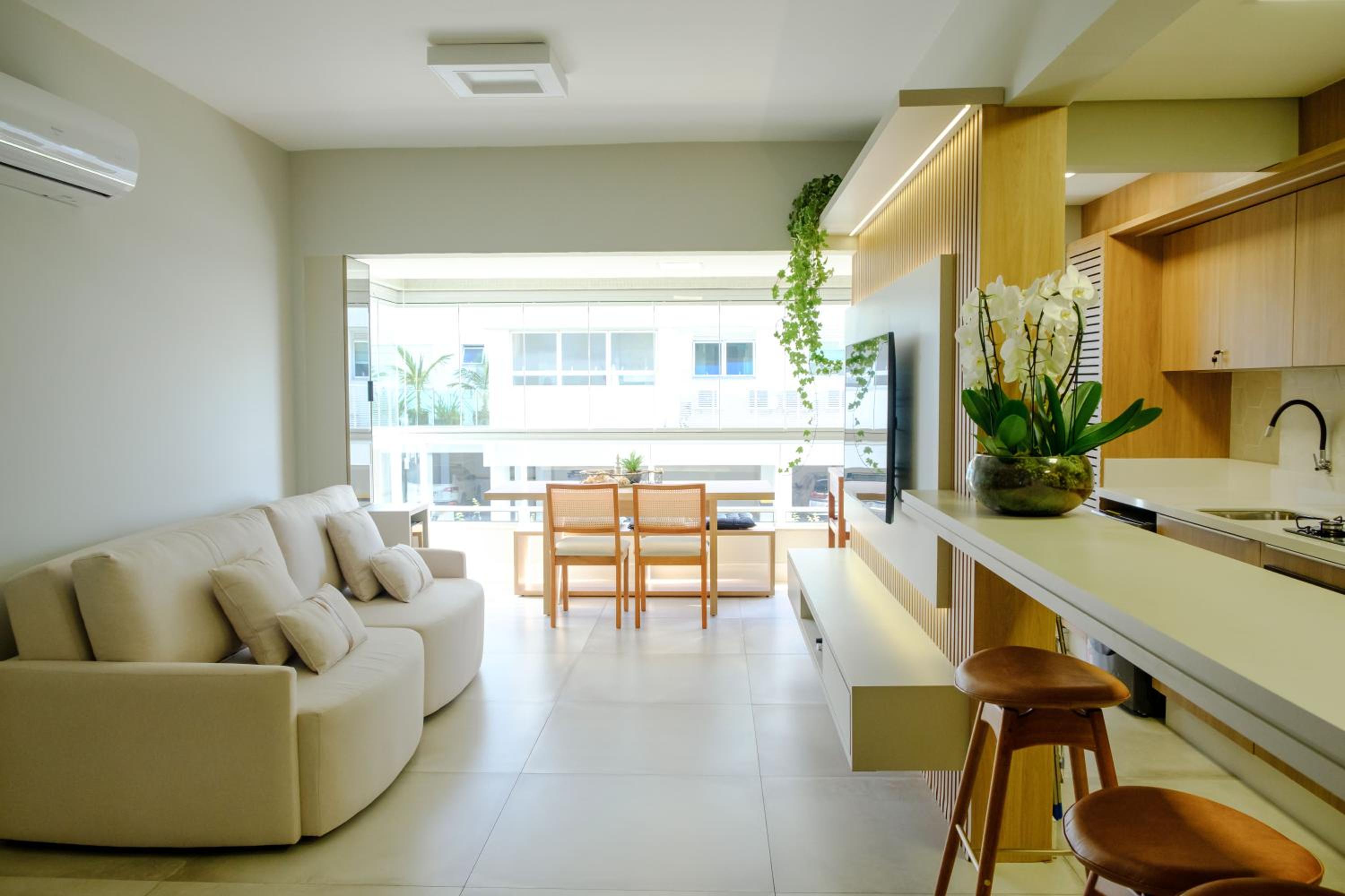 Essence Life Residence com Vista Mar, apartamento completo com 2 quartos em Condomínio Clube a 100 metros da Praia do Campeche, Florianópolis