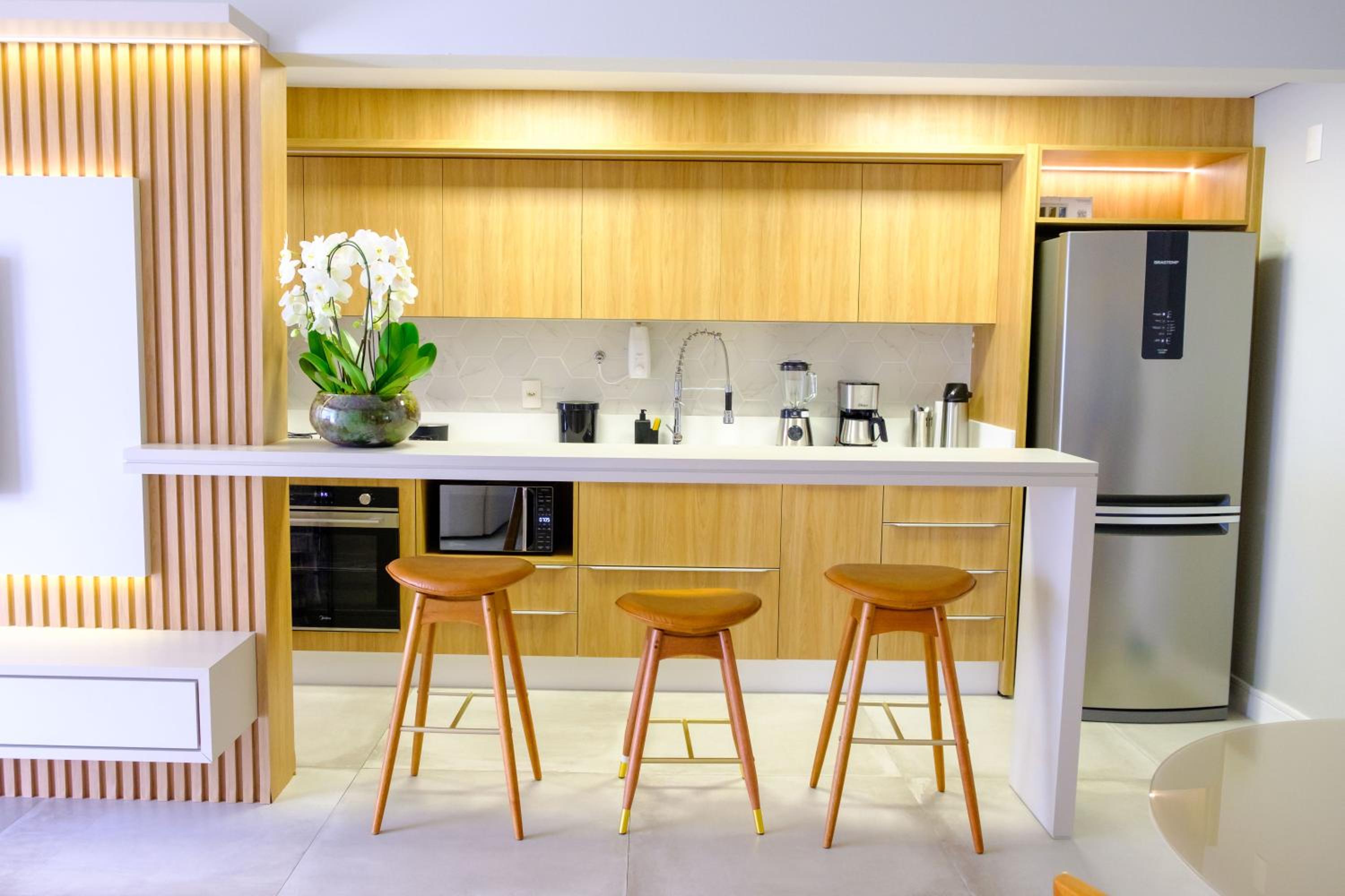 Essence Life Residence com Vista Mar, apartamento completo com 2 quartos em Condomínio Clube a 100 metros da Praia do Campeche, Florianópolis
