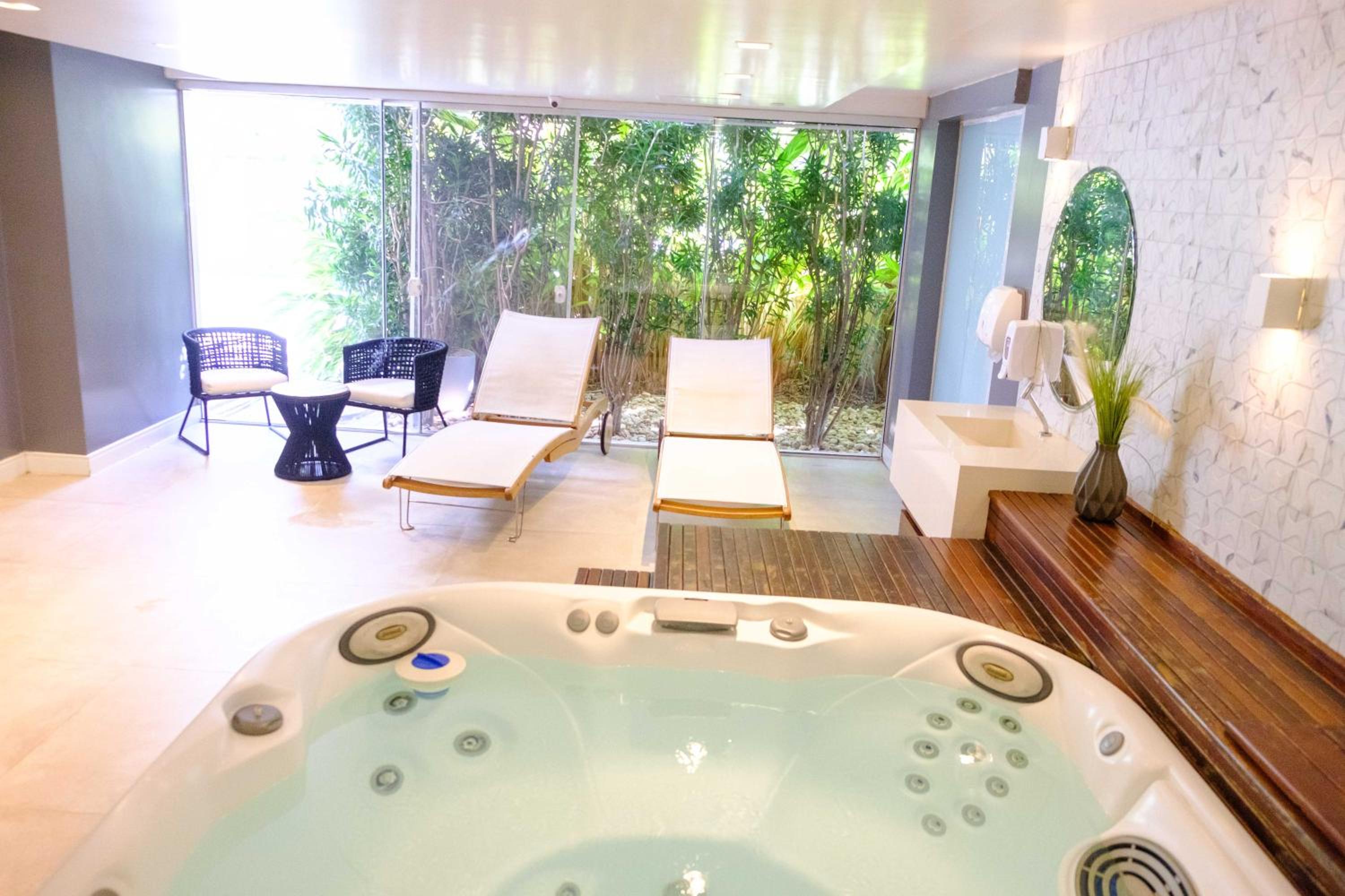 Essence Life Residence com Vista Mar, apartamento completo com 2 quartos em Condomínio Clube a 100 metros da Praia do Campeche, Florianópolis