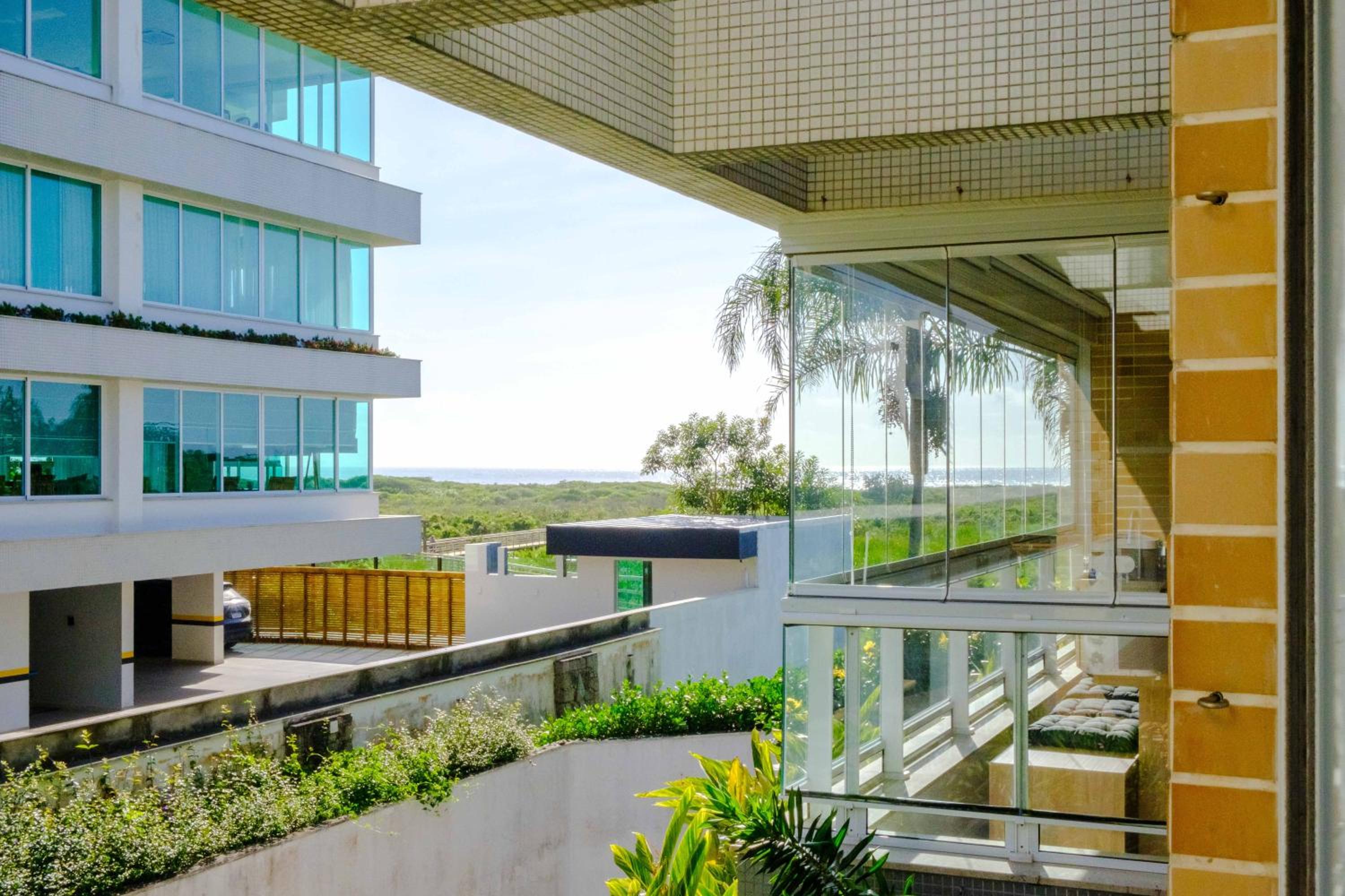 Essence Life Residence com Vista Mar, apartamento completo com 2 quartos em Condomínio Clube a 100 metros da Praia do Campeche, Florianópolis