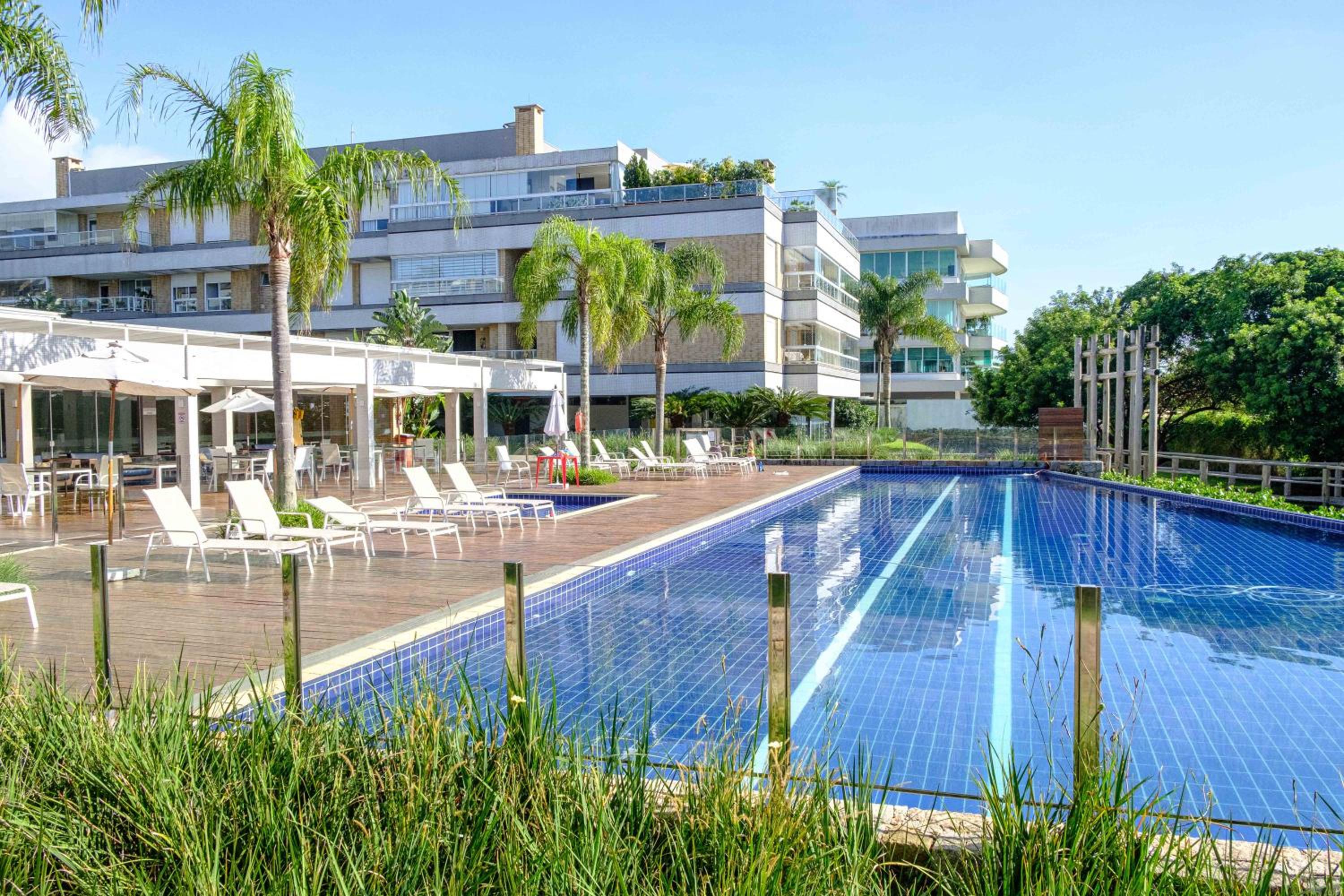 Essence Life Residence com Vista Mar, apartamento completo com 2 quartos em Condomínio Clube a 100 metros da Praia do Campeche, Florianópolis