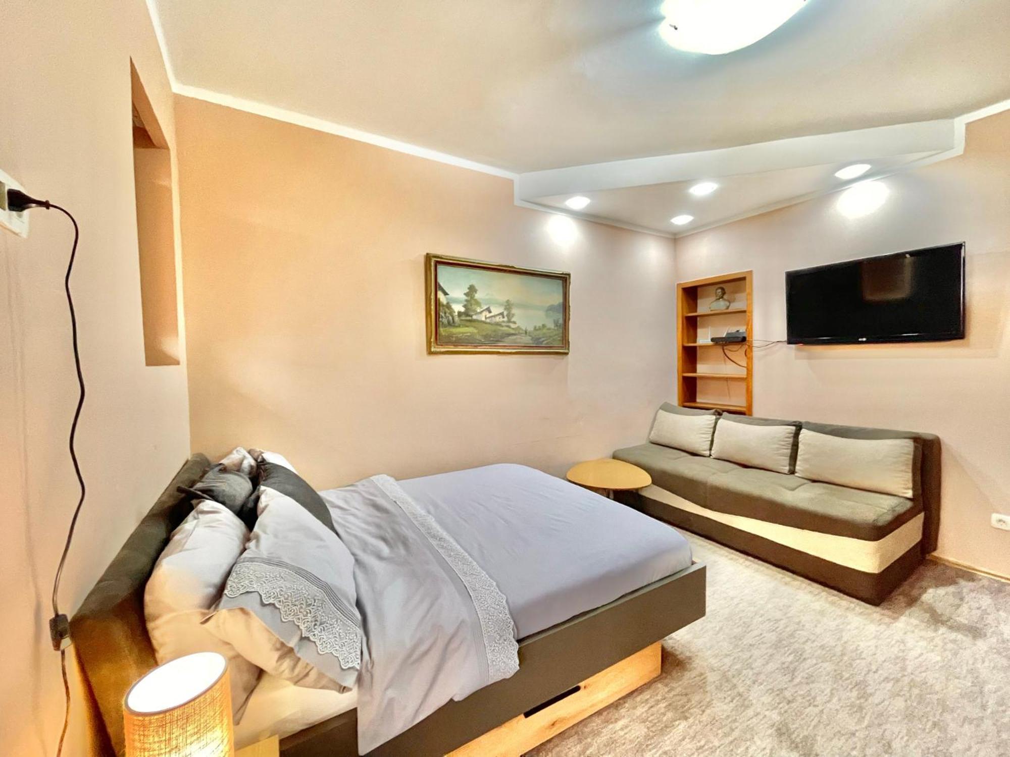Podgorica City Center Apartment Main Boulevard View Free Wi-Fi view 3