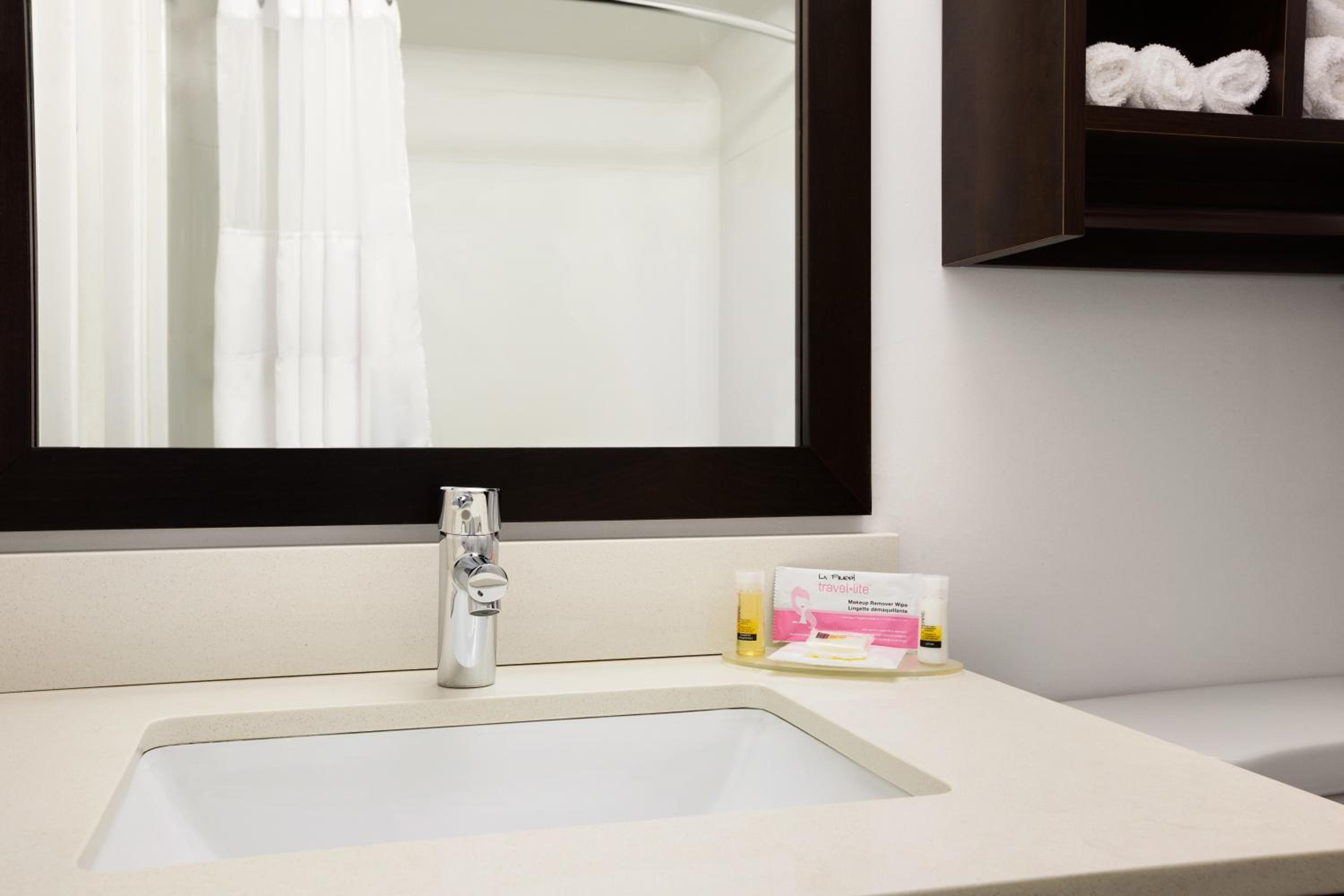 North Bay Vacations - Days Inn Suites by Wyndham North Bay Downtown - Property Image 41