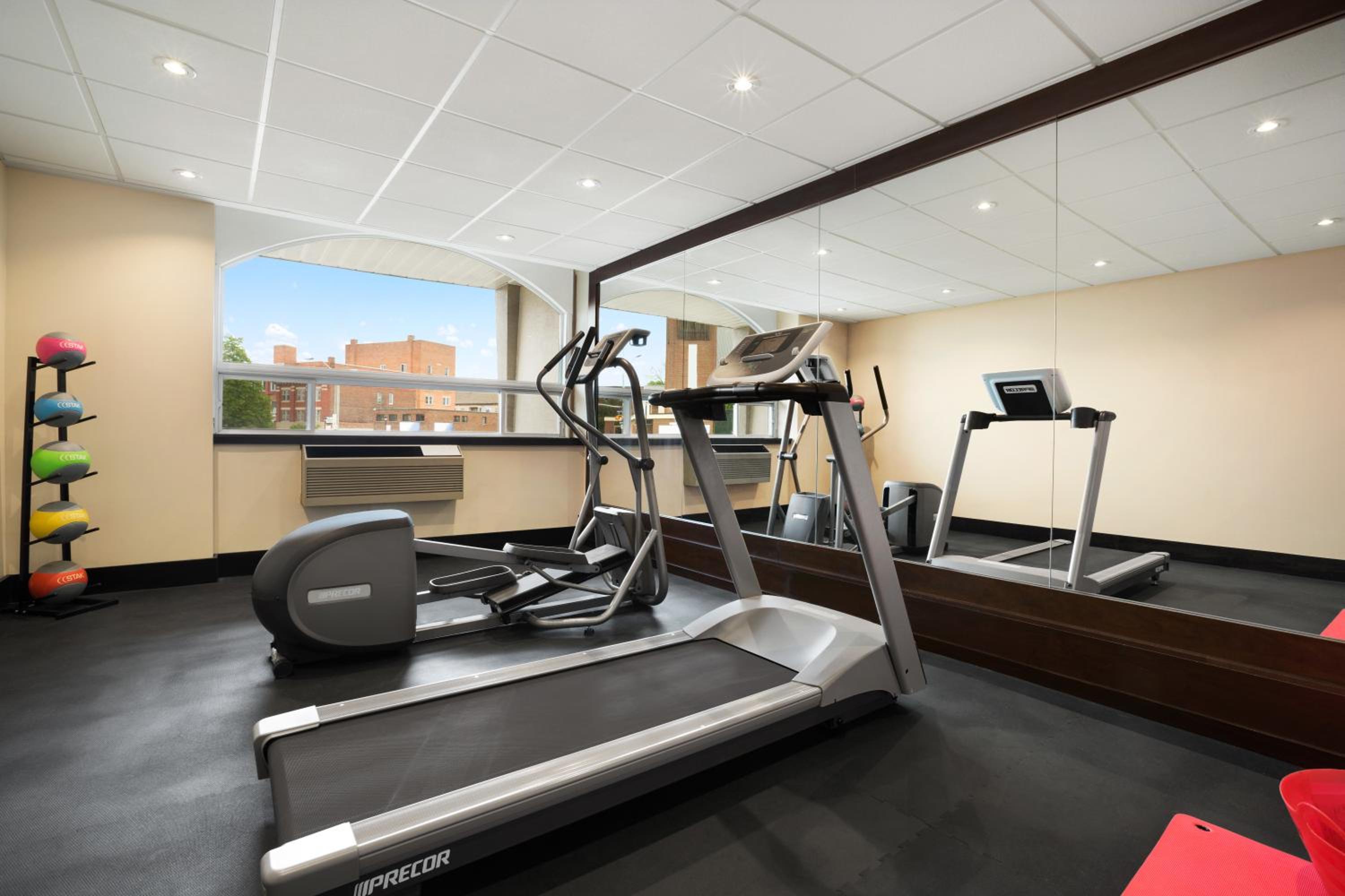 North Bay Vacations - Days Inn Suites by Wyndham North Bay Downtown - Property Image 38
