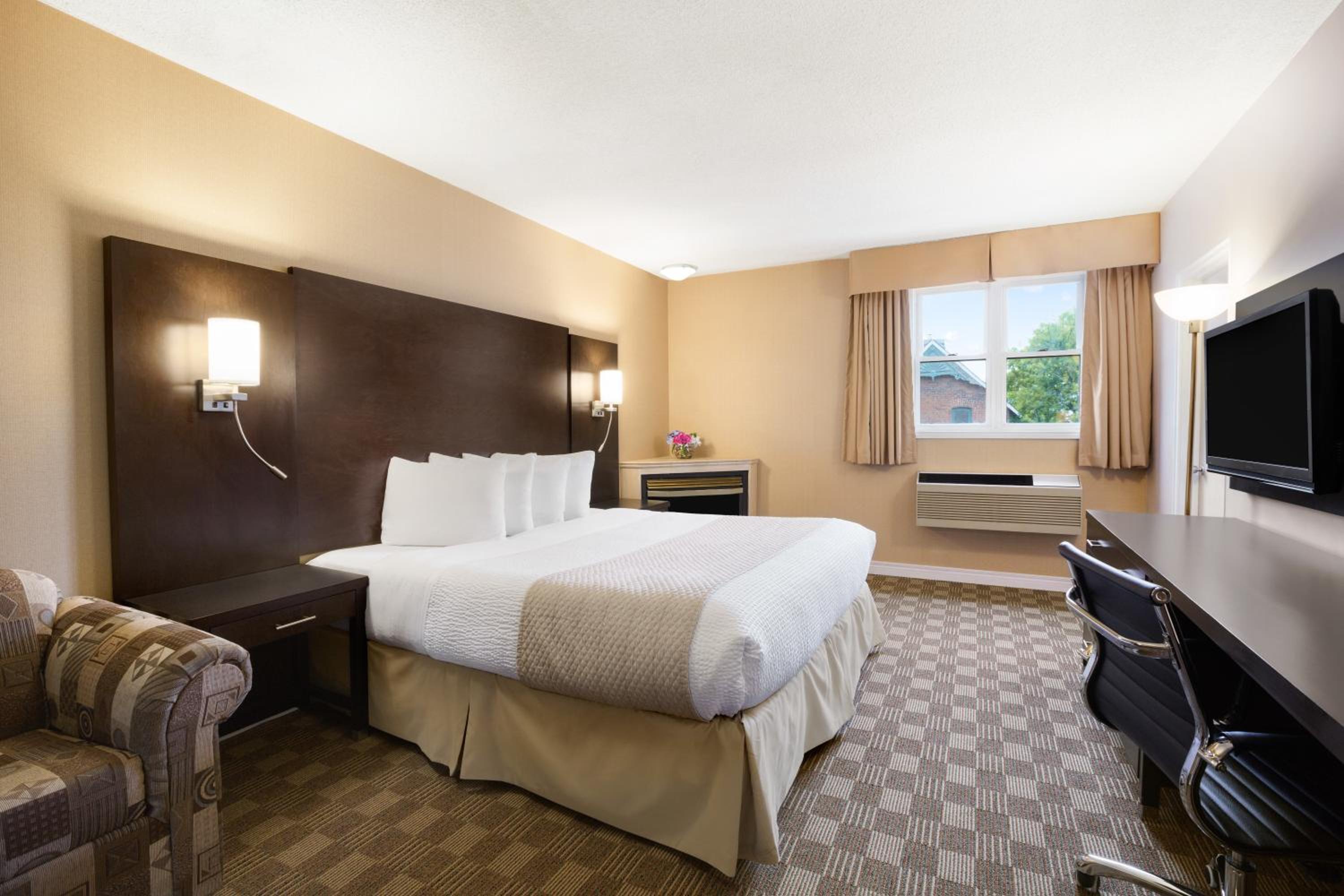 North Bay Vacations - Days Inn  Suites by Wyndham North Bay Downtown - Property Image 4