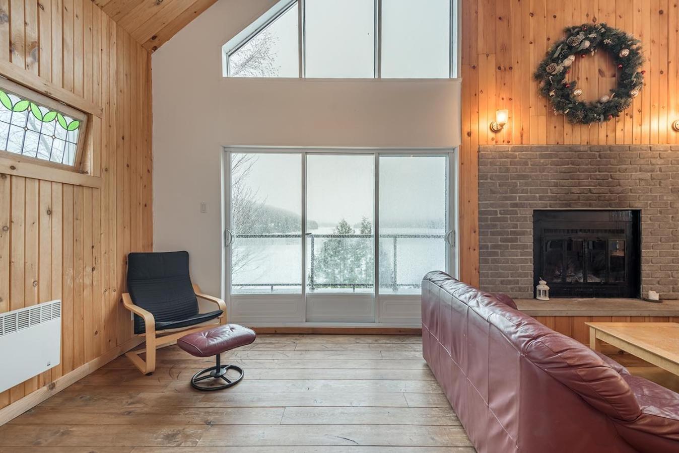 Rustic Waterfront Chalet Panoramic View and Spa
